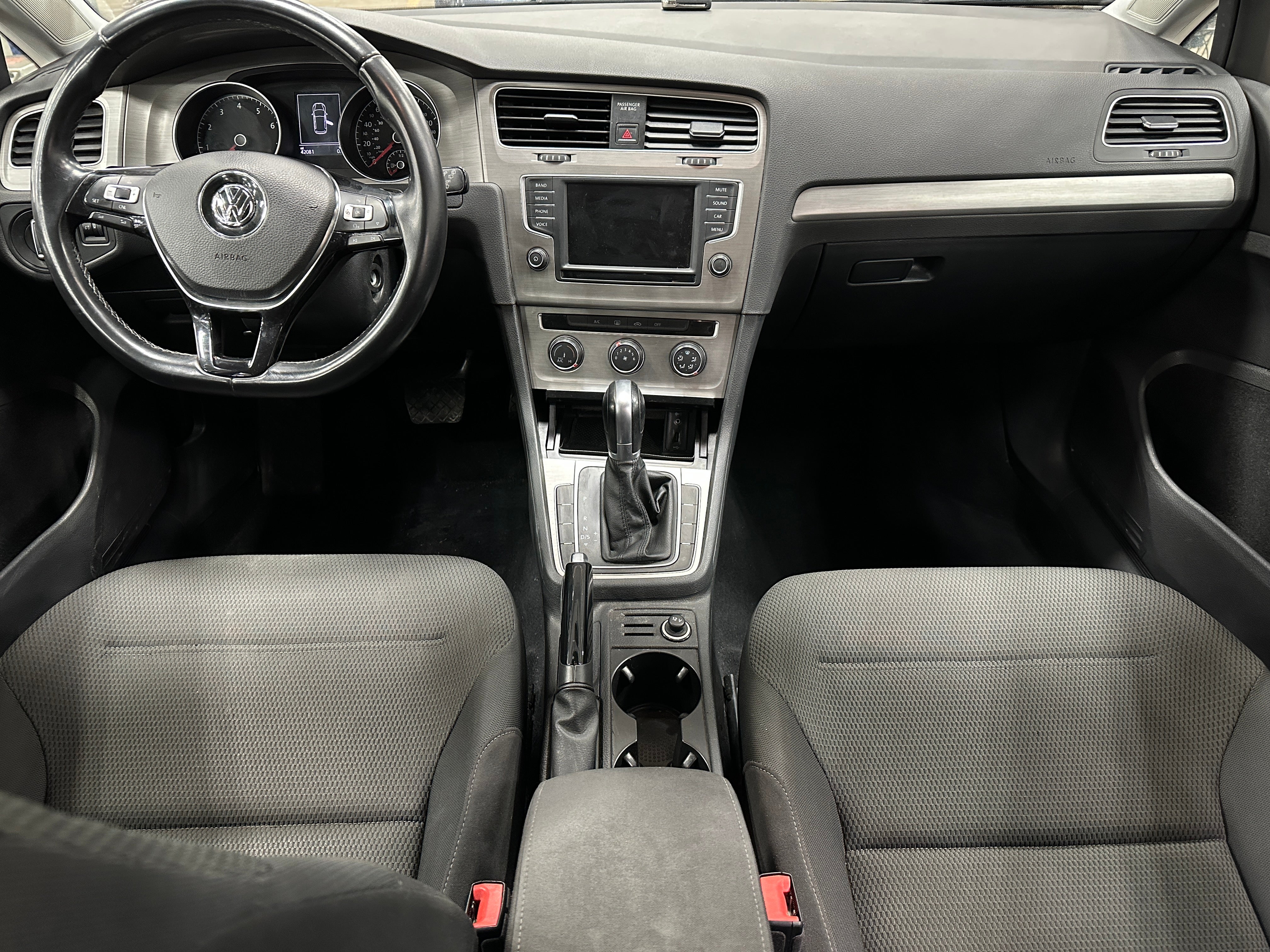 2017 Volkswagen Golf S 3