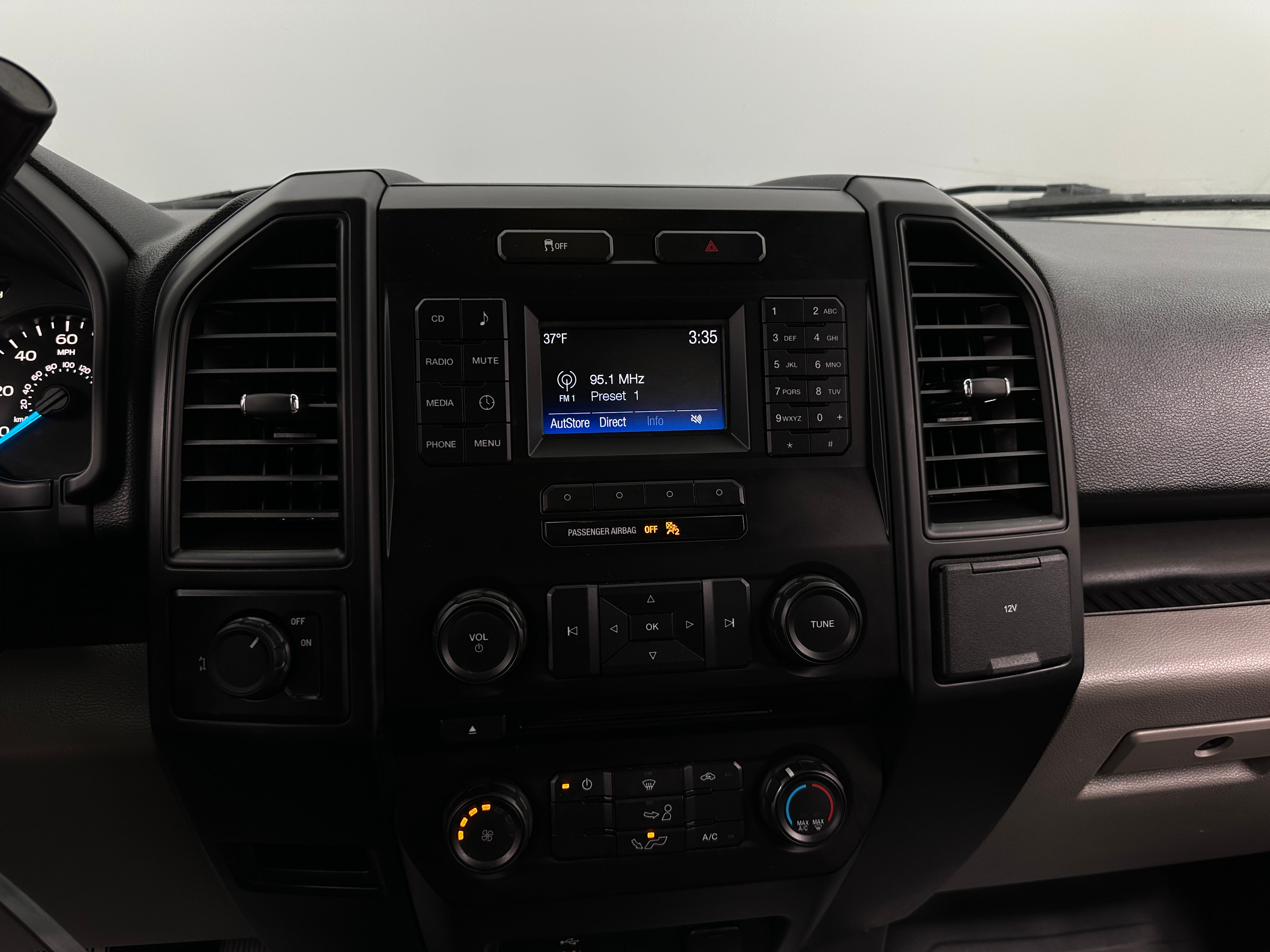2016 Ford Econoline E-150 4