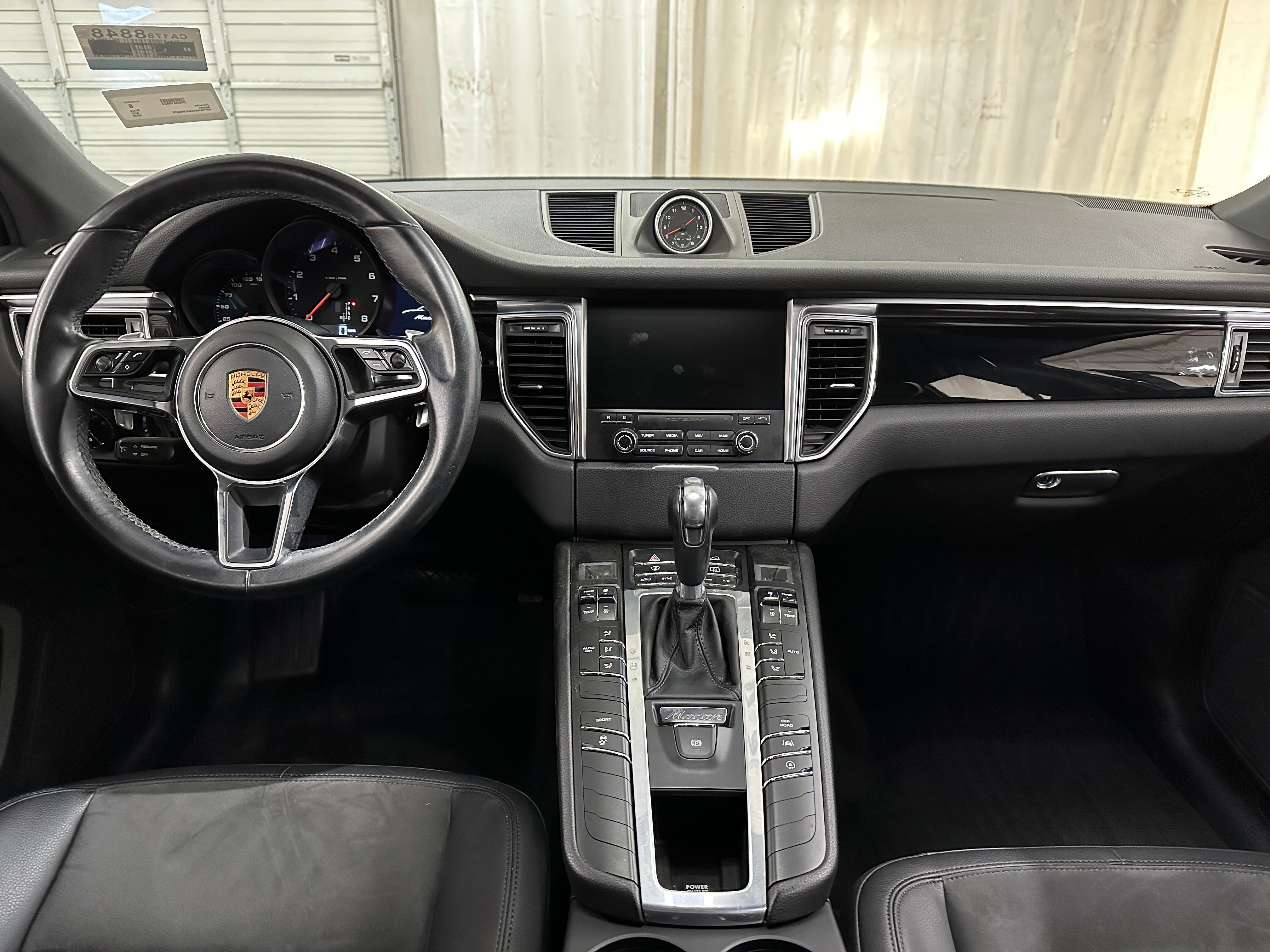 2018 Porsche Macan Base 2