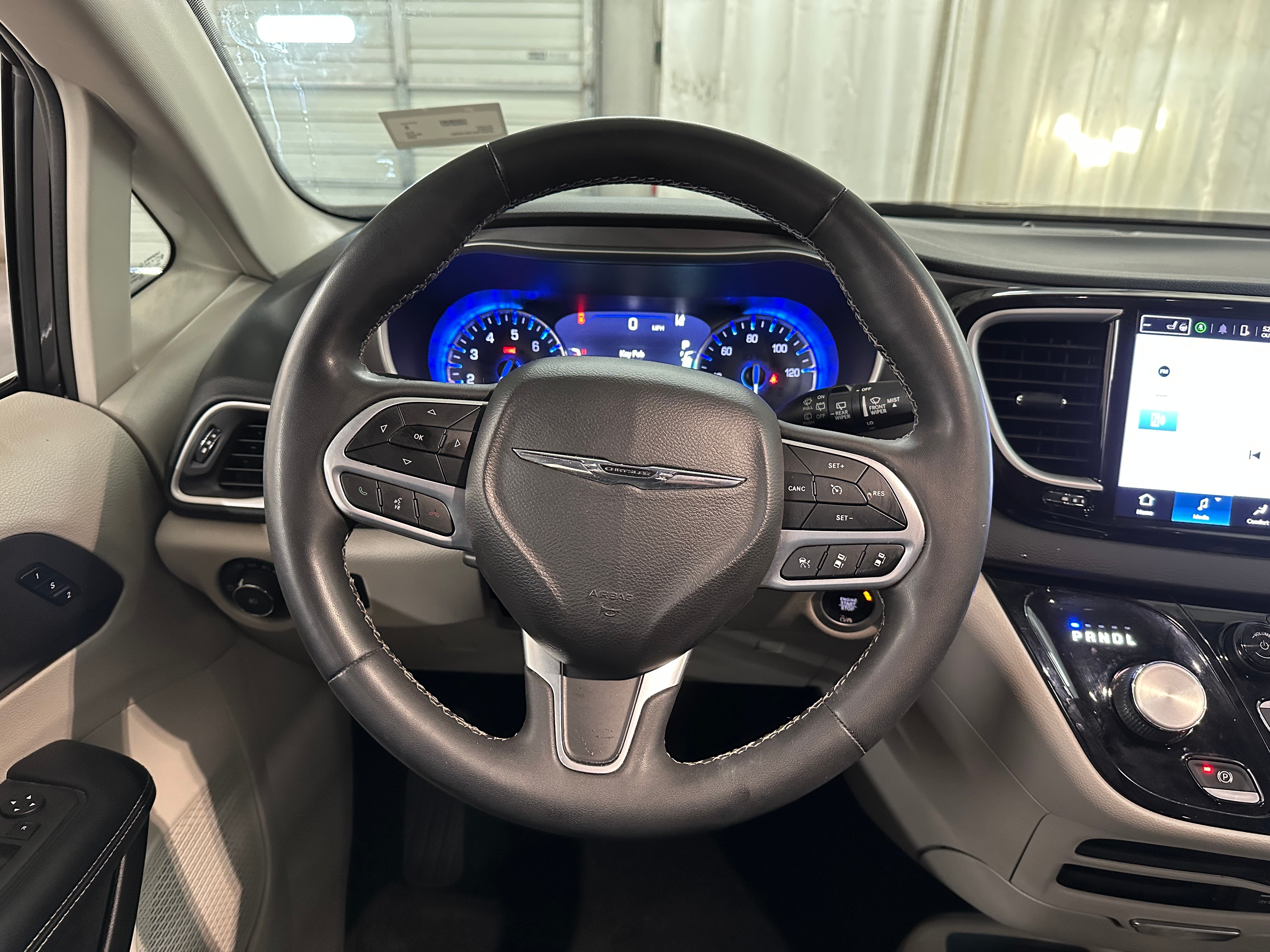 2022 Chrysler Pacifica Touring L 4