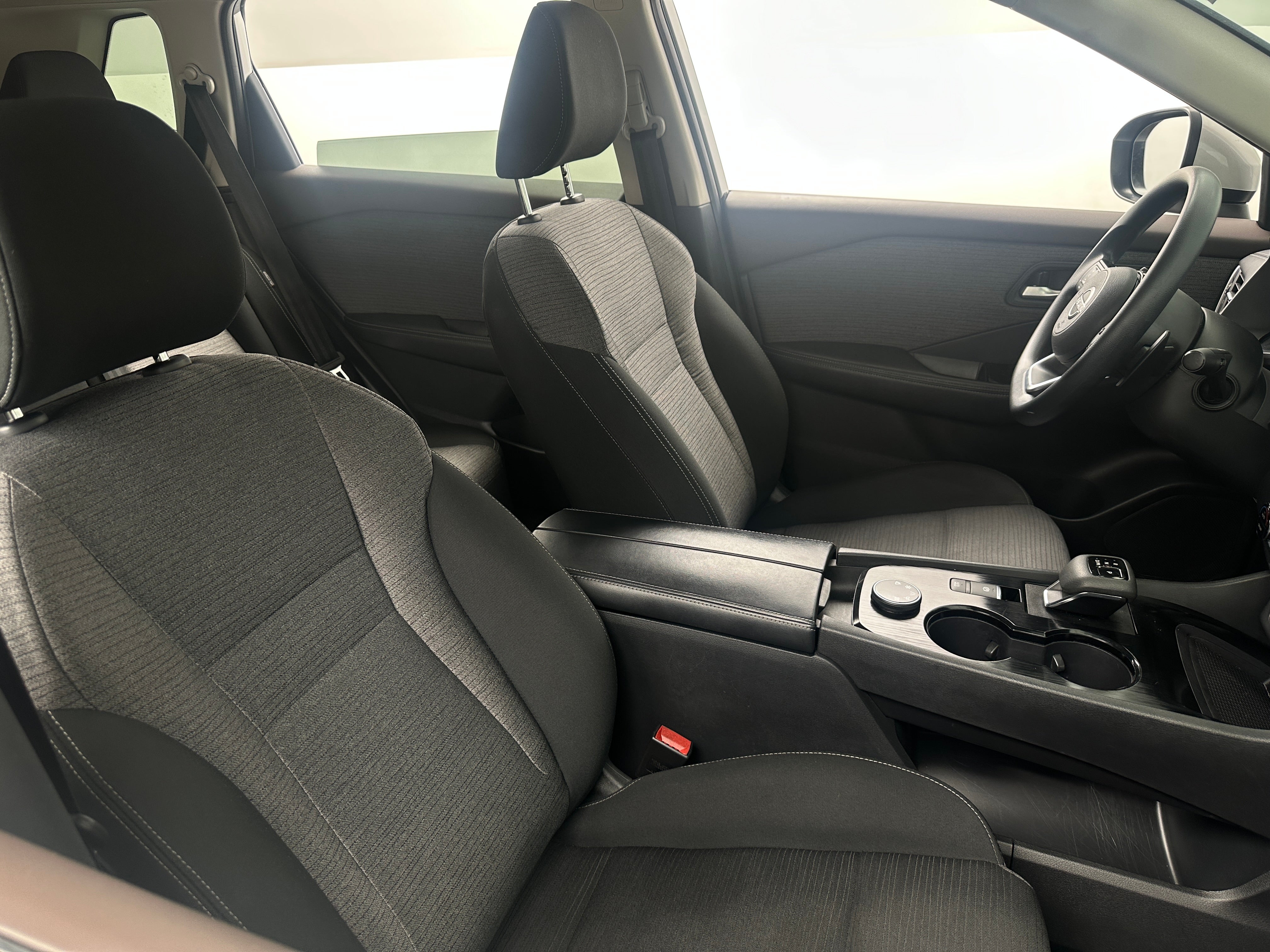 2023 Nissan Rogue SV 2