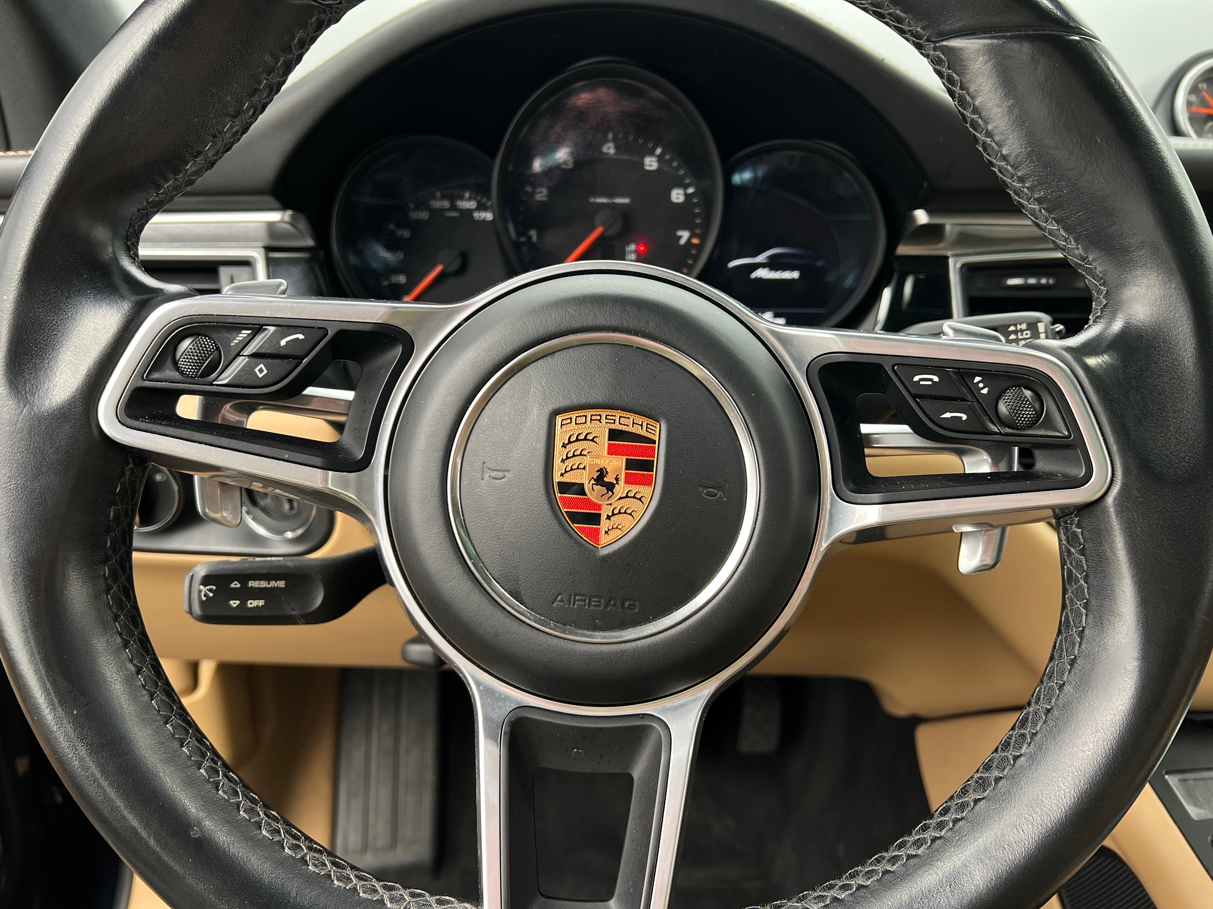 2018 Porsche Macan Base 4