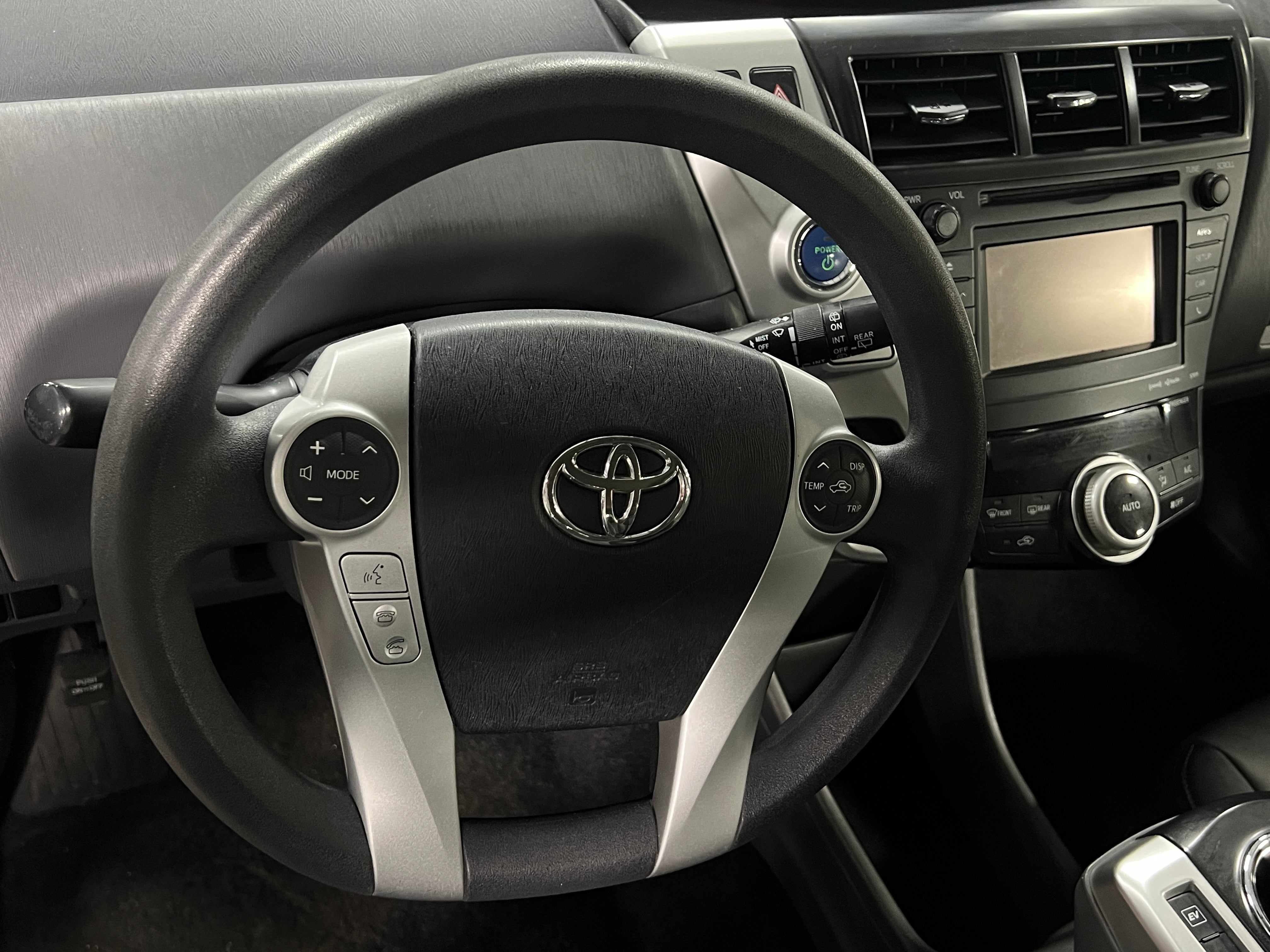 2012 Toyota Prius v Five 5