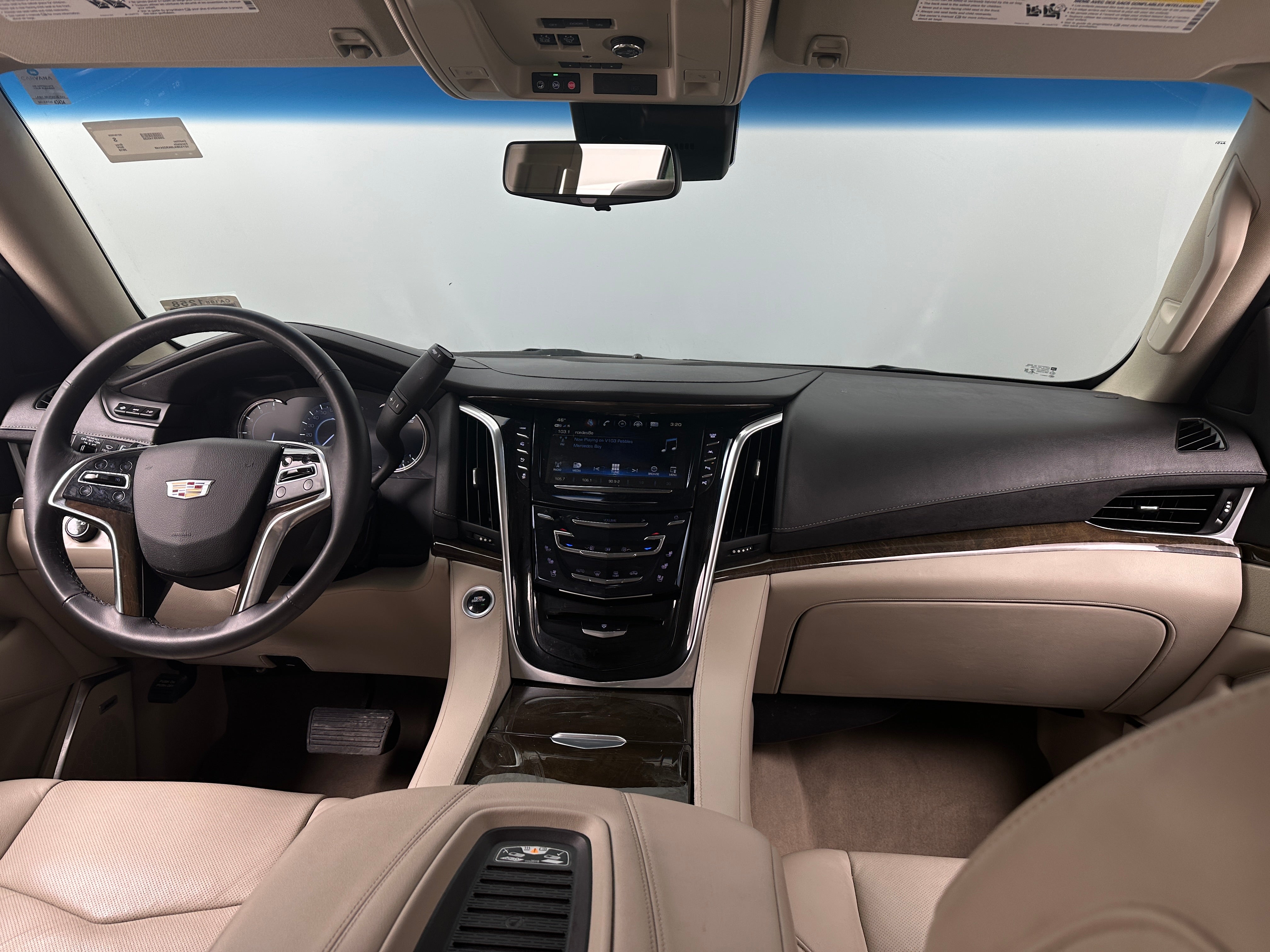 2019 Cadillac Escalade Luxury 2