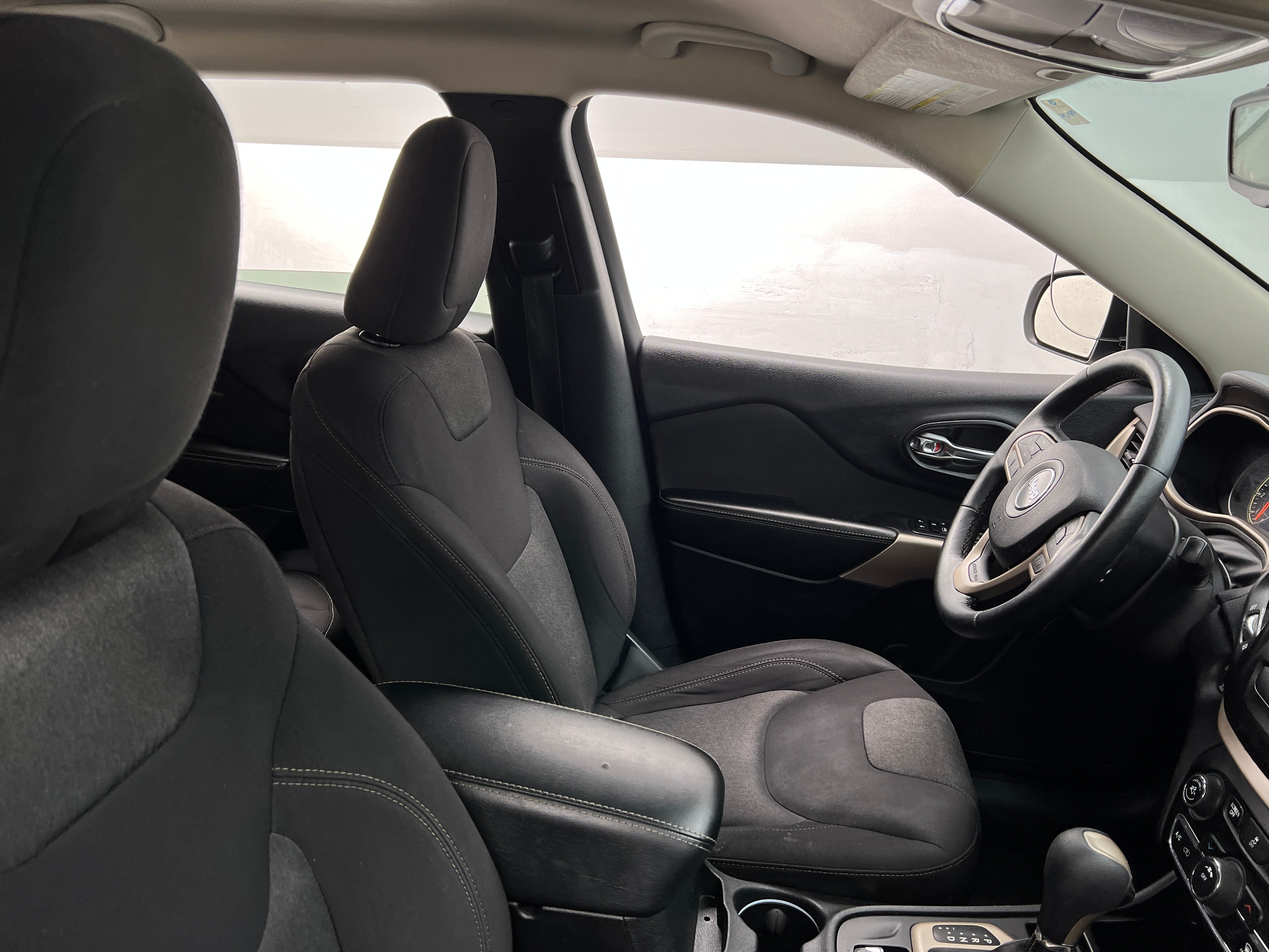 2017 Jeep Cherokee Sport Altitude 2