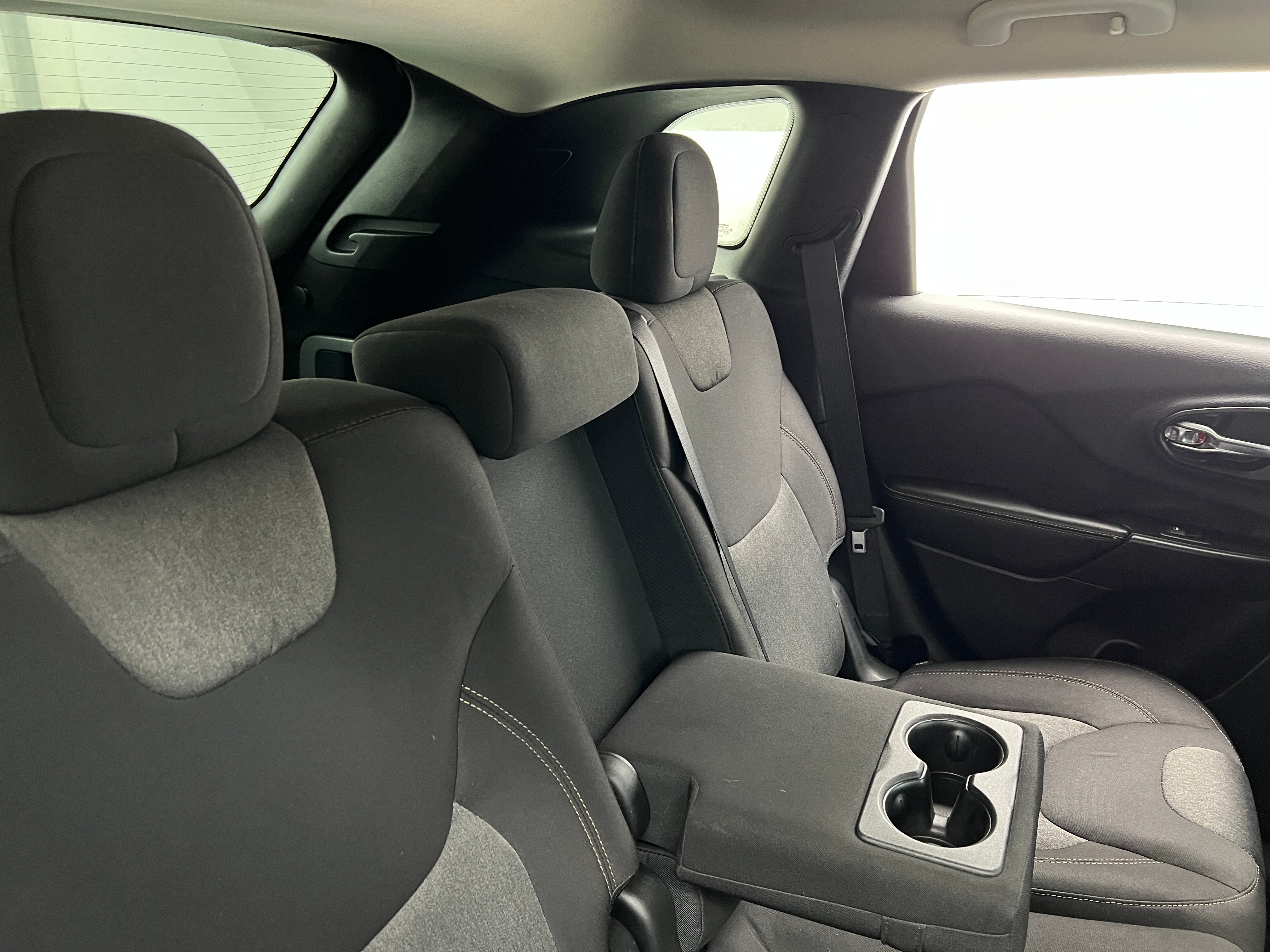 2017 Jeep Cherokee Sport Altitude 6