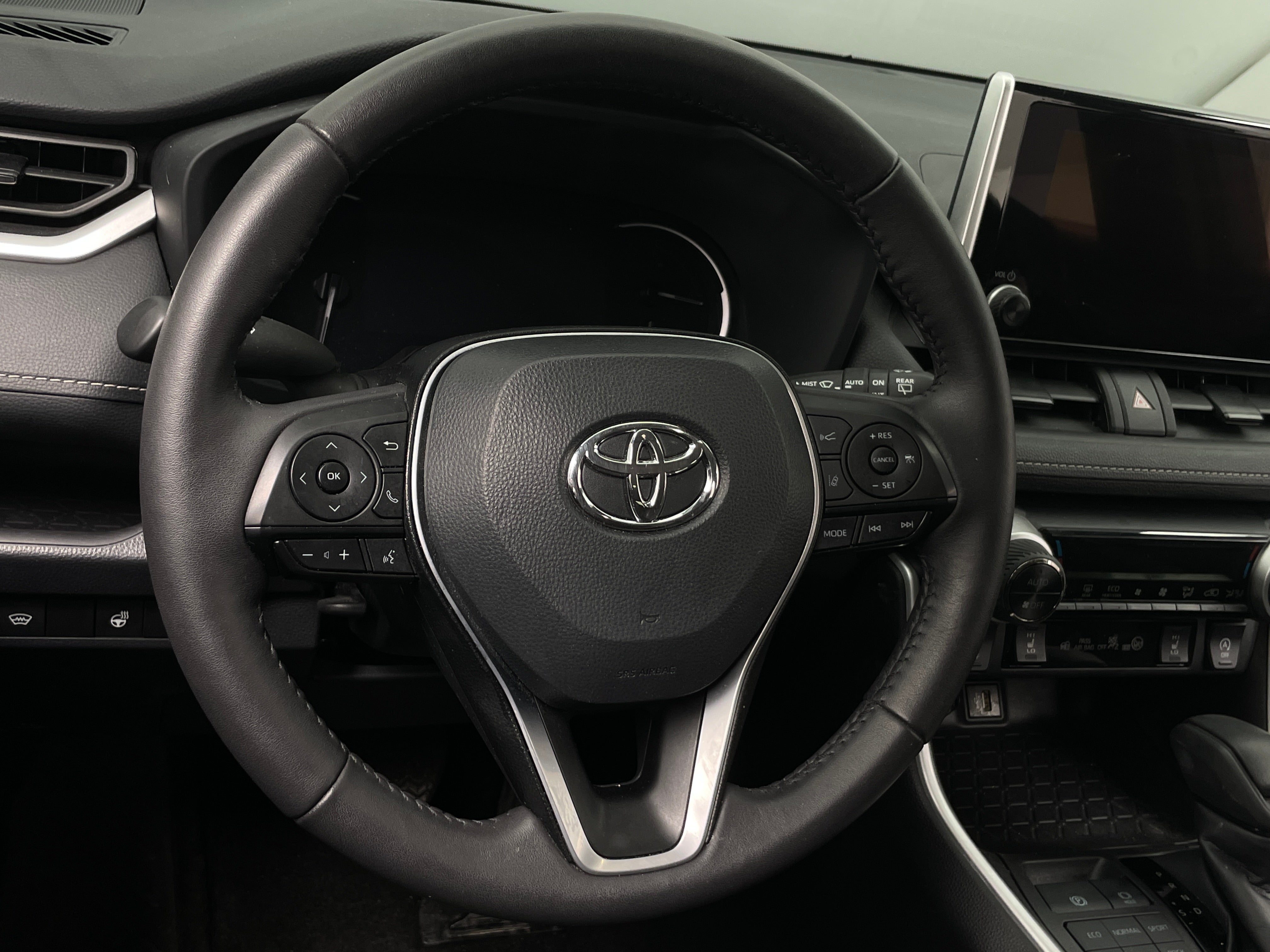 2024 Toyota RAV4 XLE 5