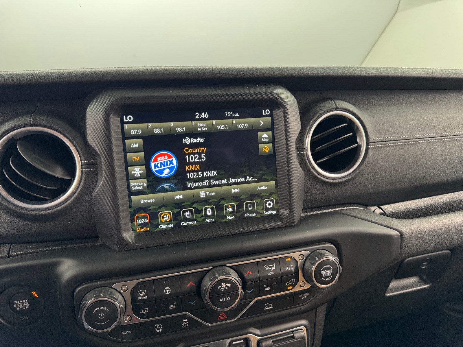 Thumbnail: 2021 Jeep Gladiator - 3