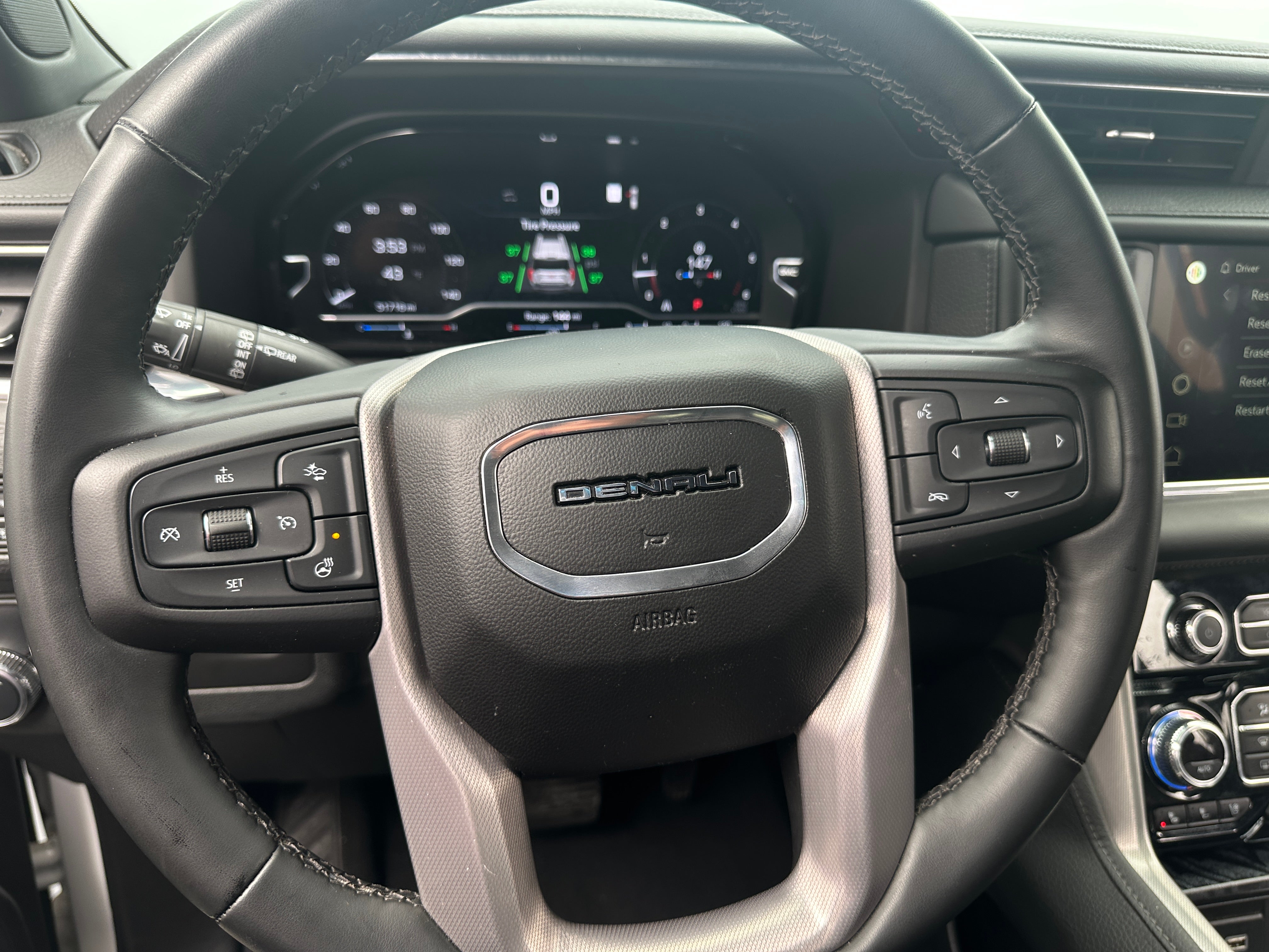 2023 GMC Yukon Denali 5