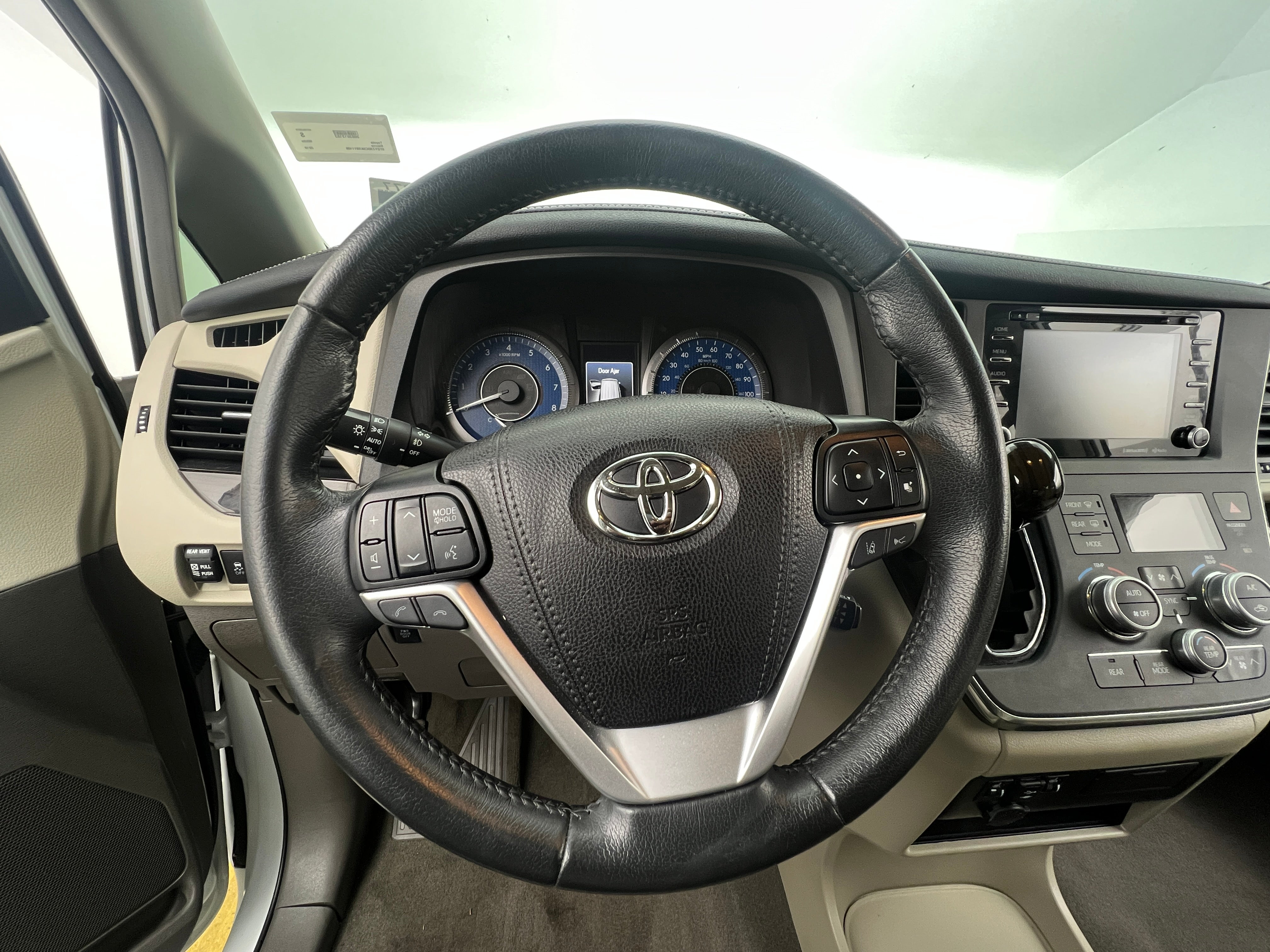 2019 Toyota Sienna XLE 5