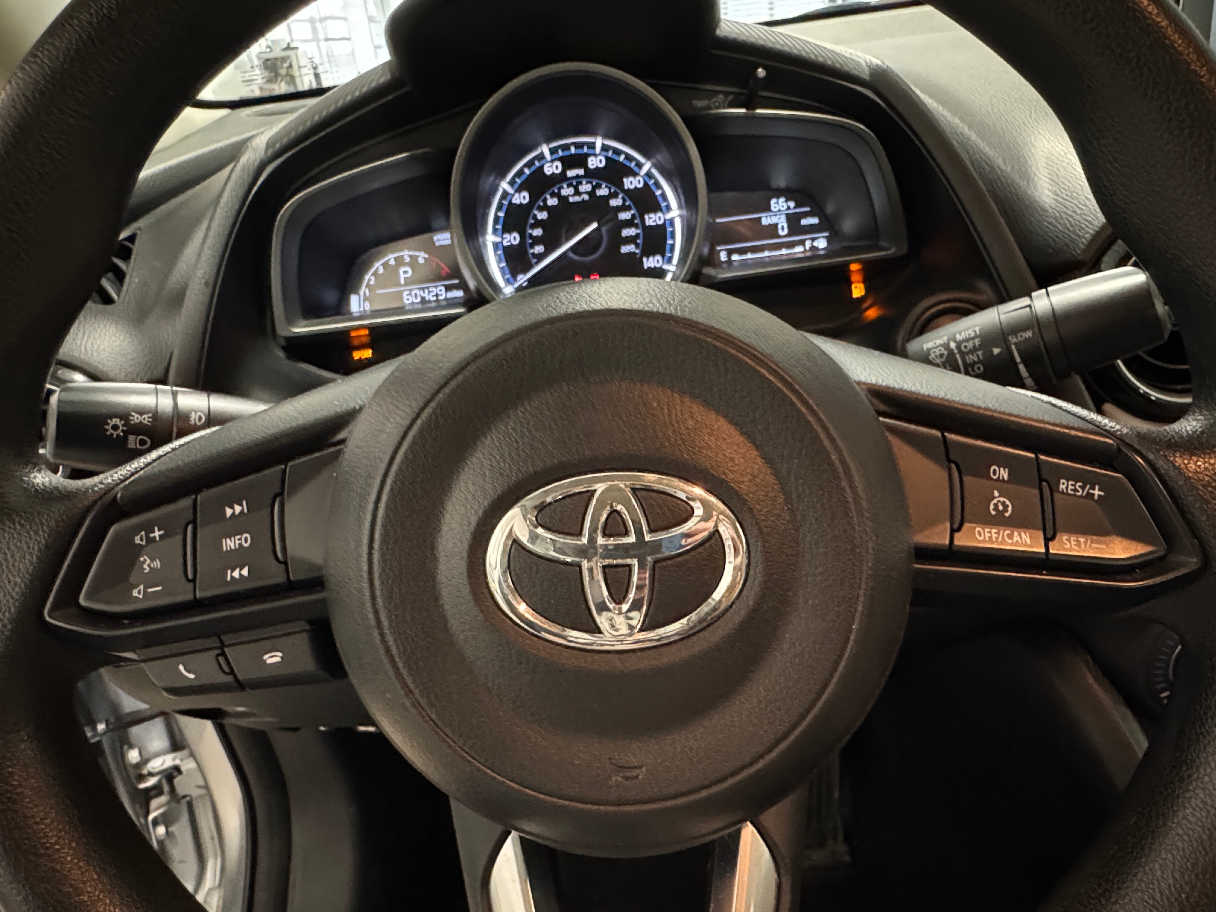 2019 Toyota Yaris LE 5