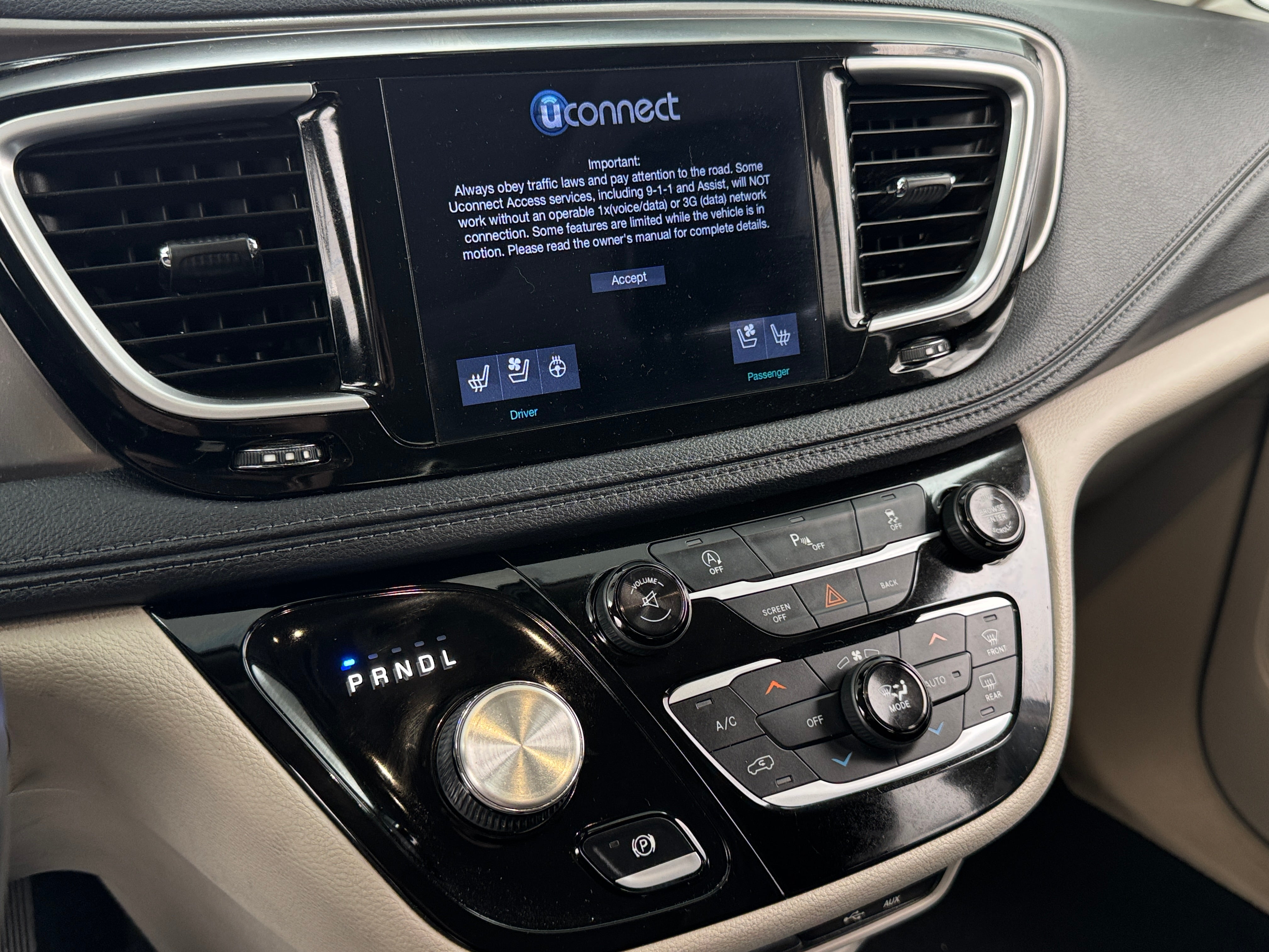 2017 Chrysler Pacifica Limited 3