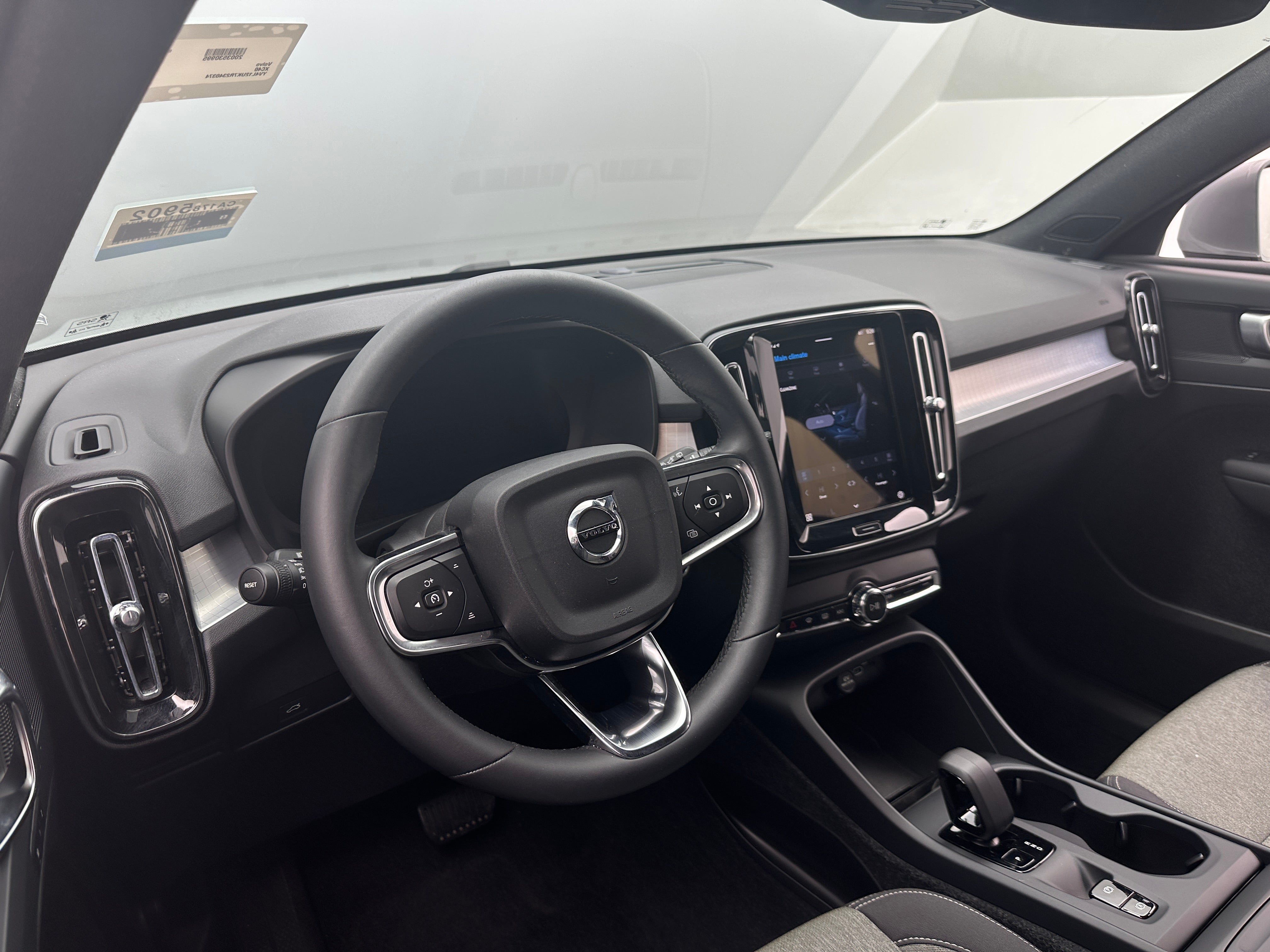 2024 Volvo XC40 B5 Core 3