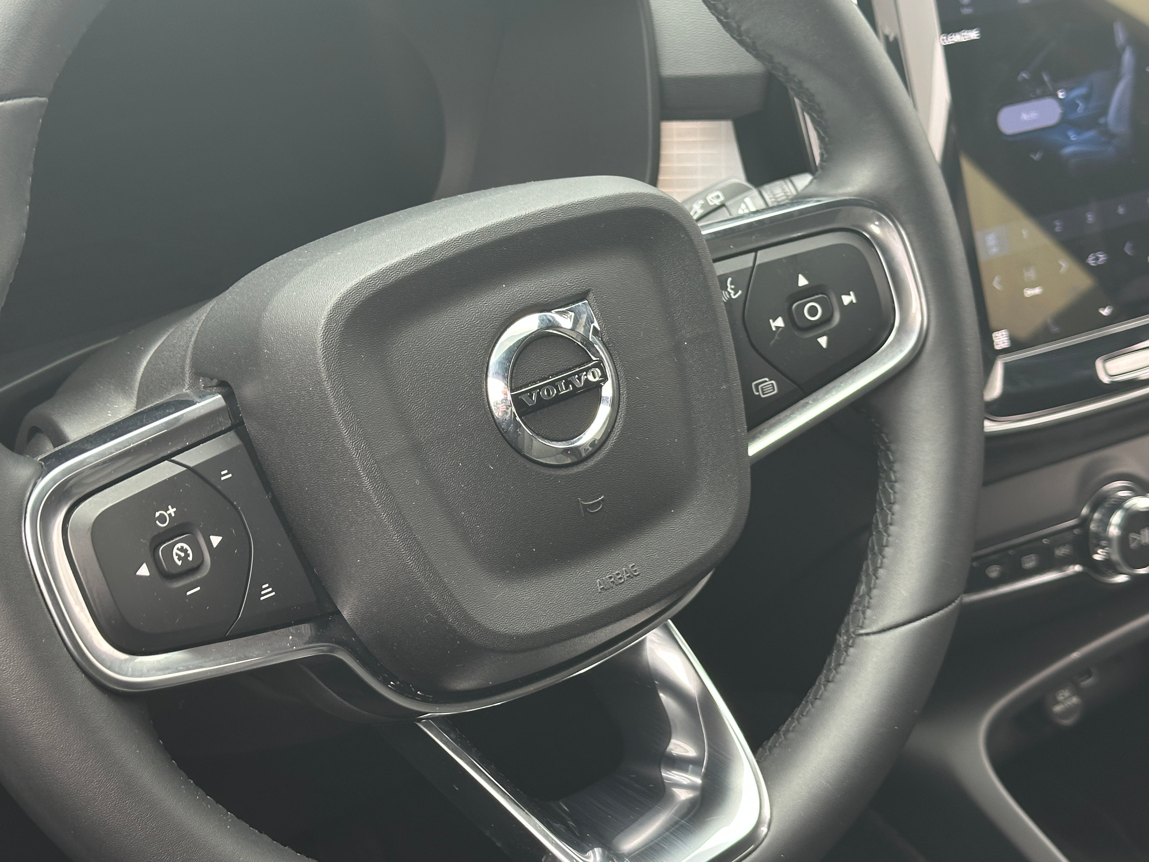 2024 Volvo XC40 B5 Core 5