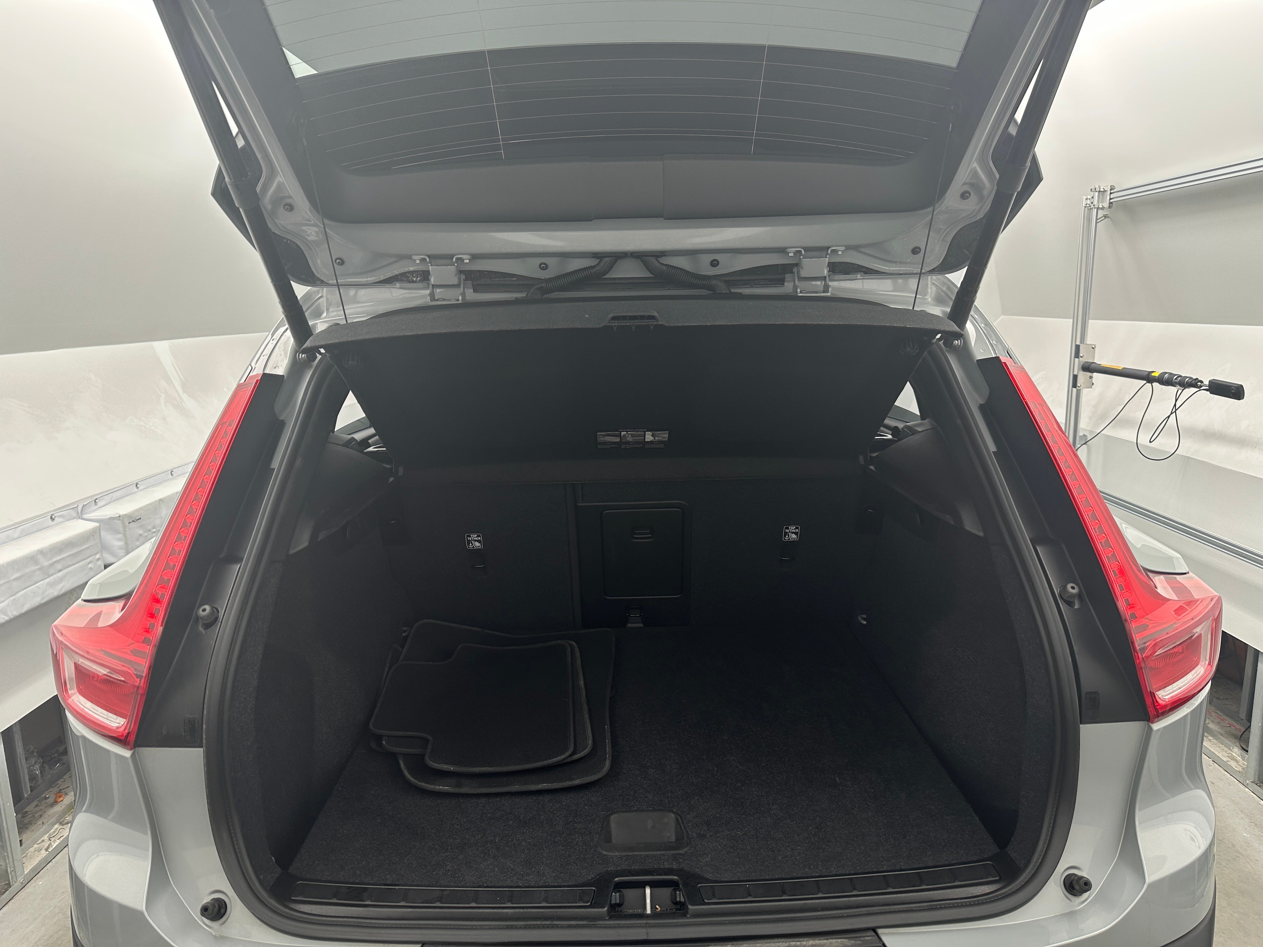 2024 Volvo XC40 B5 Core 7