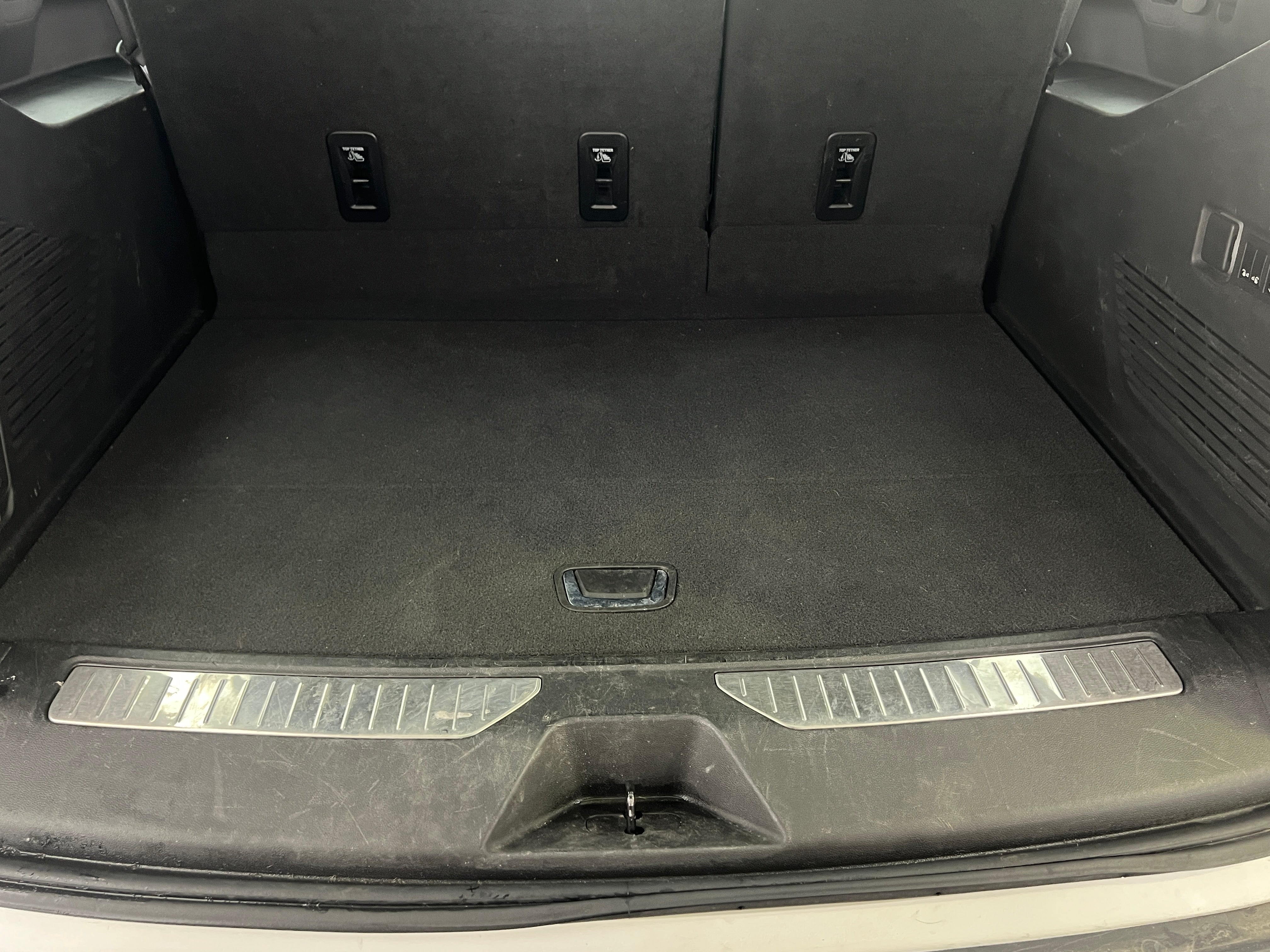 2023 Chevrolet Suburban Premier 6