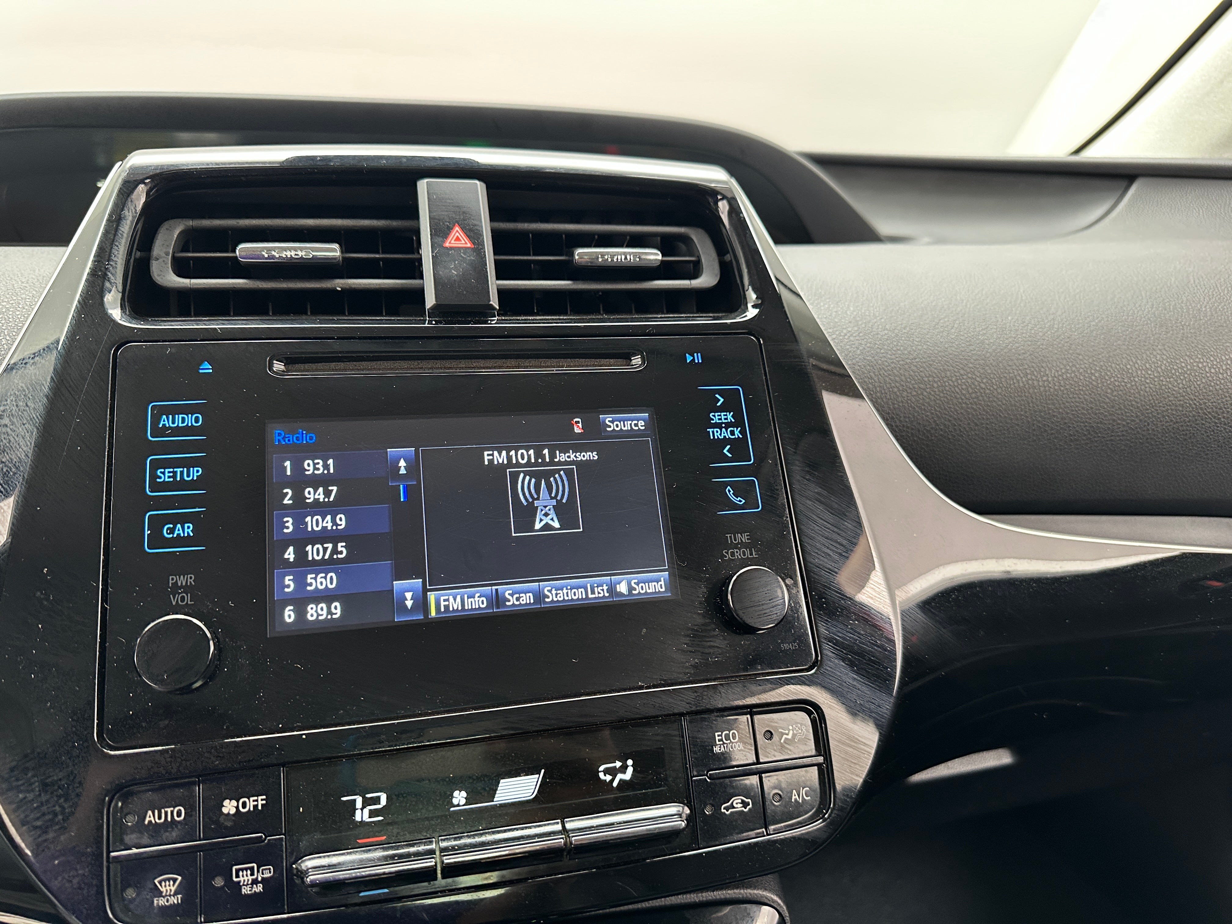 2019 Toyota Prius XLE 3