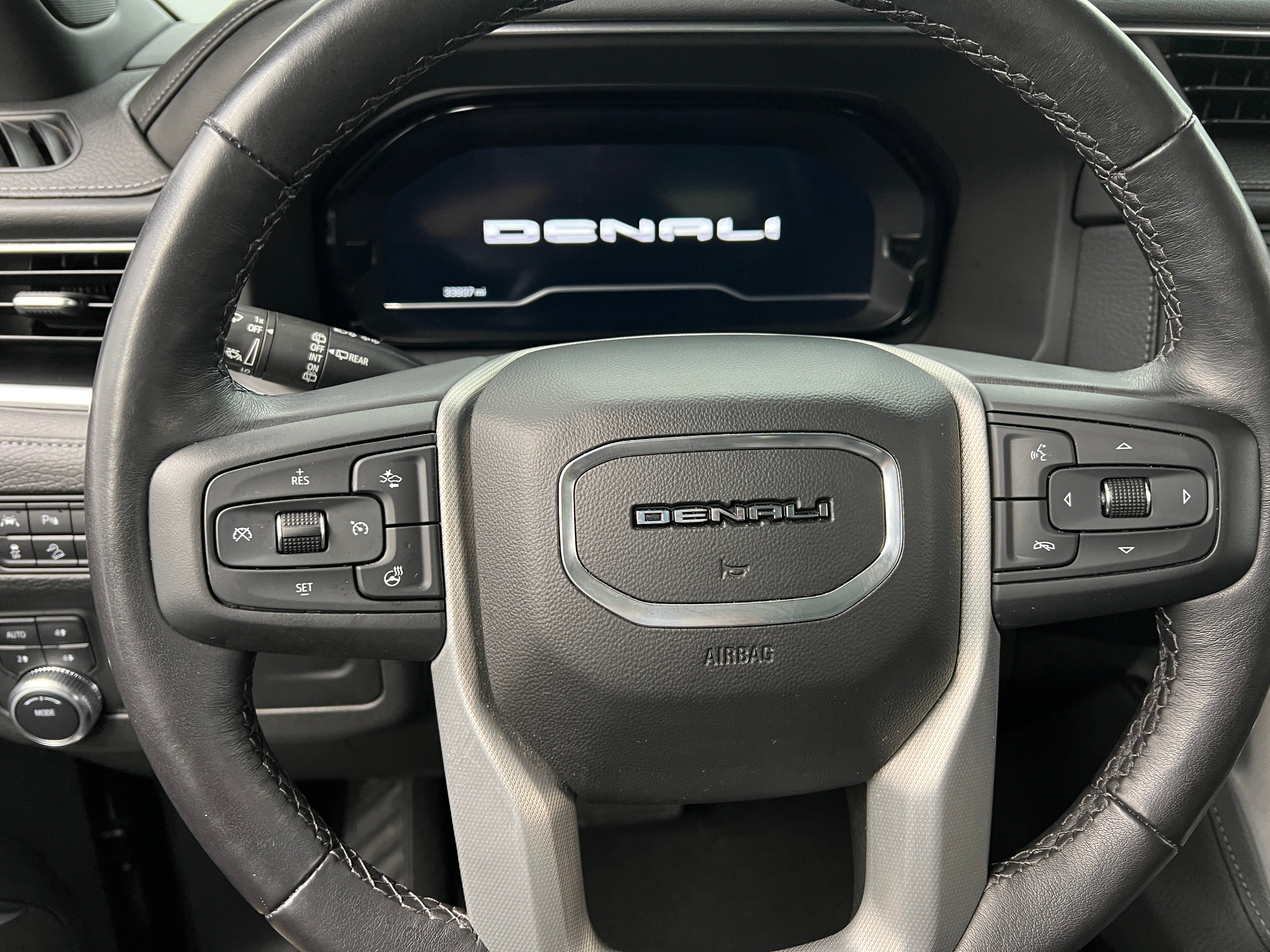 2022 GMC Yukon Denali 4