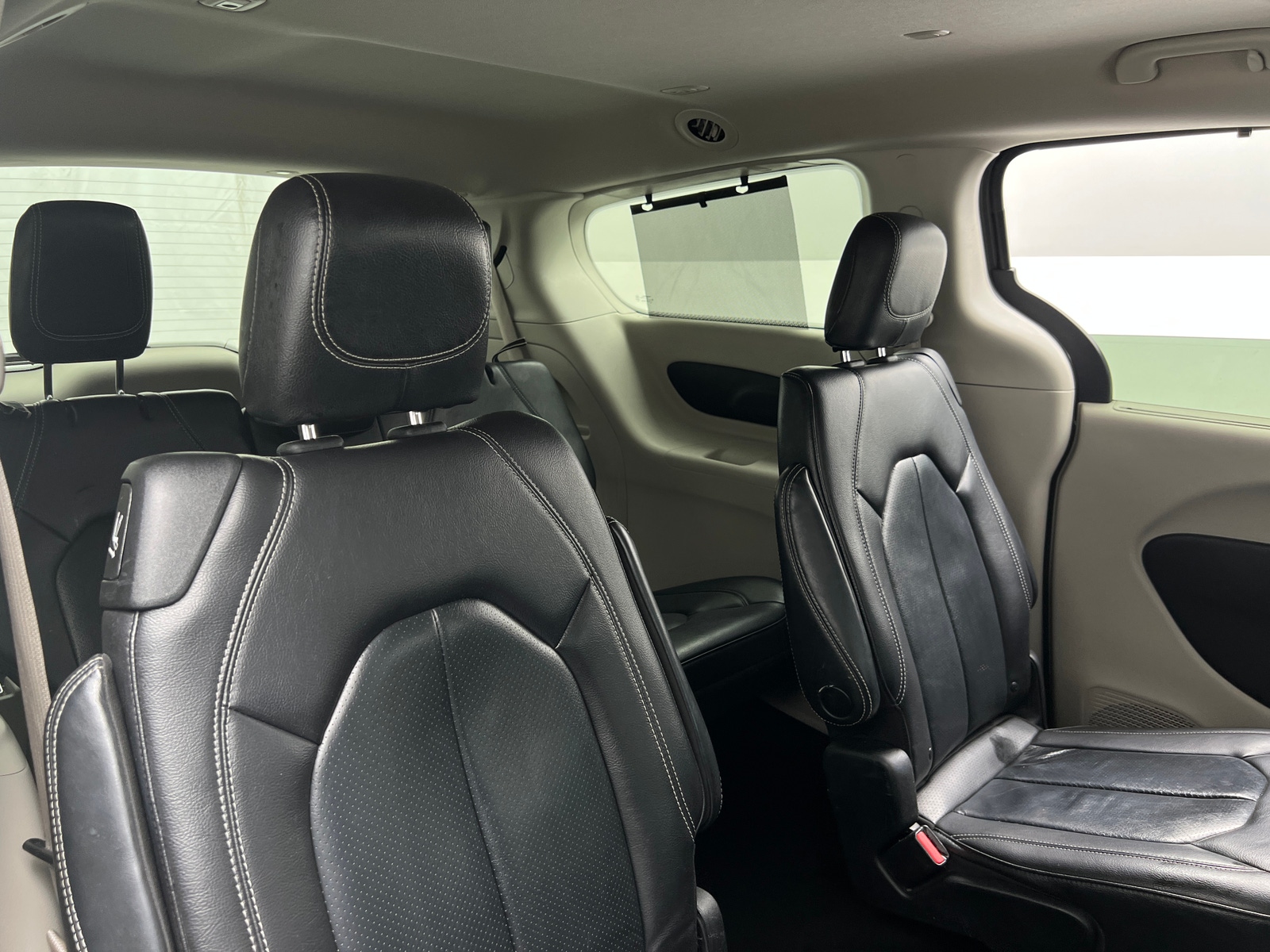 Thumbnail: 2022 Chrysler Pacifica - 5