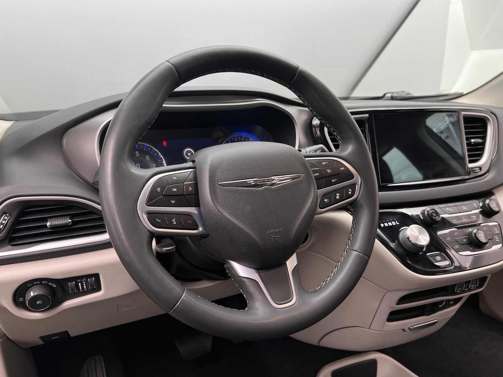 Thumbnail: 2022 Chrysler Pacifica - 4