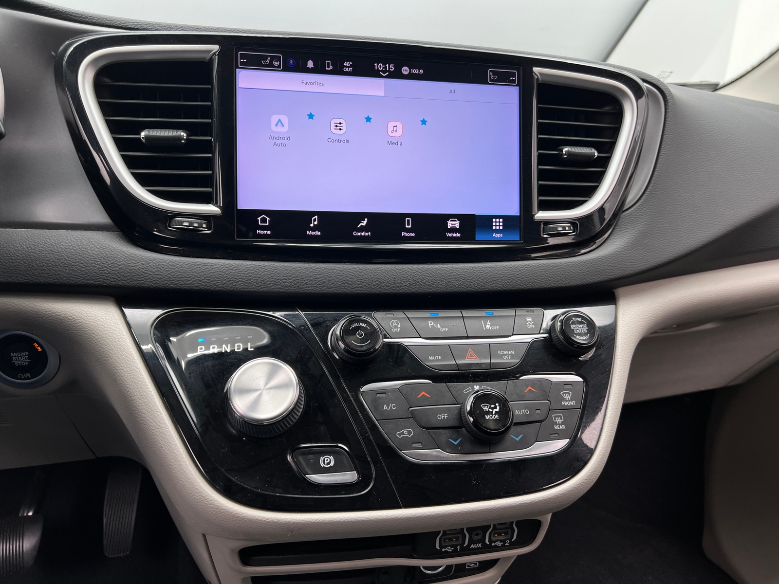 Thumbnail: 2022 Chrysler Pacifica - 3