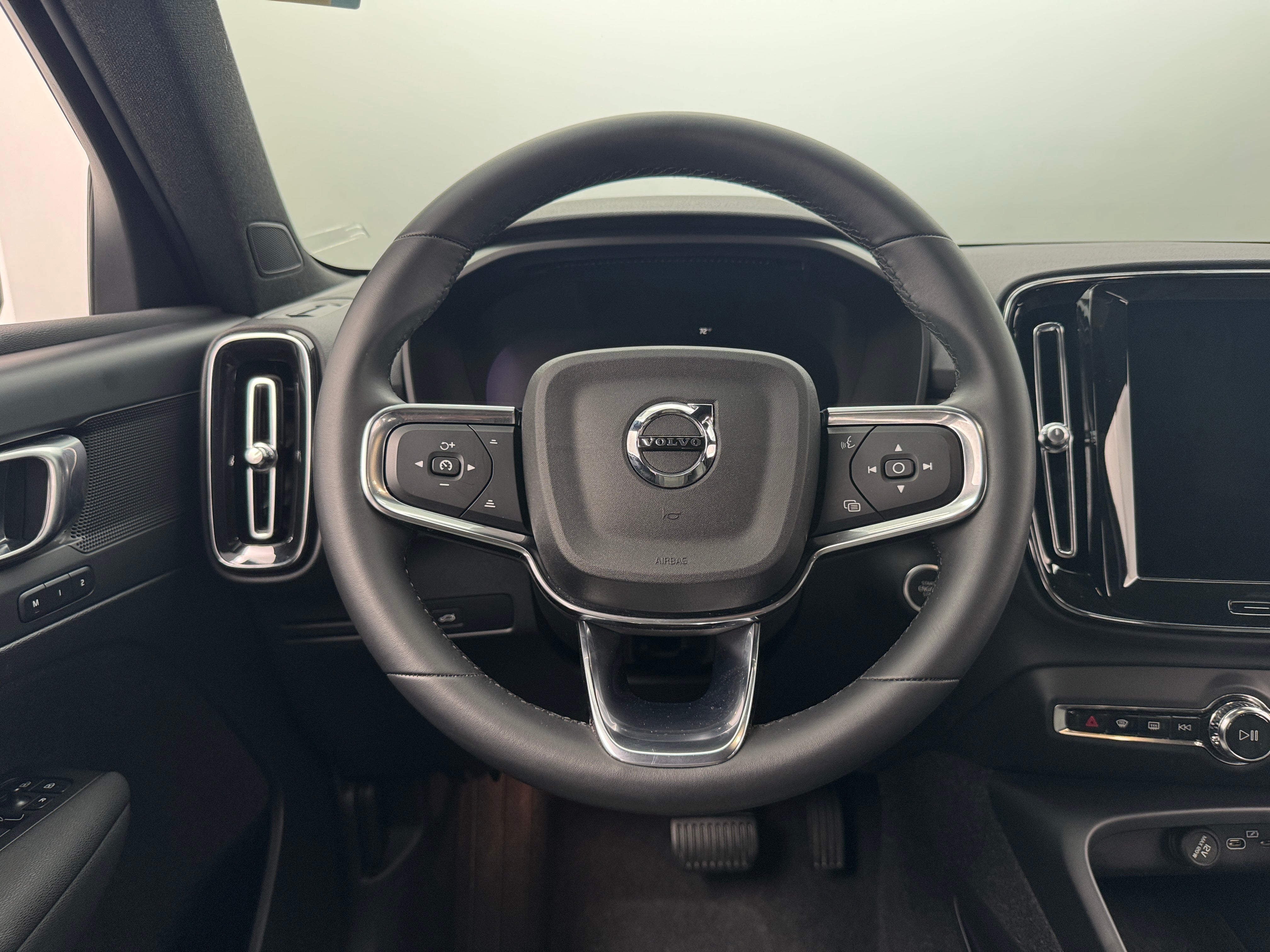 2024 Volvo XC40 B5 Core 5