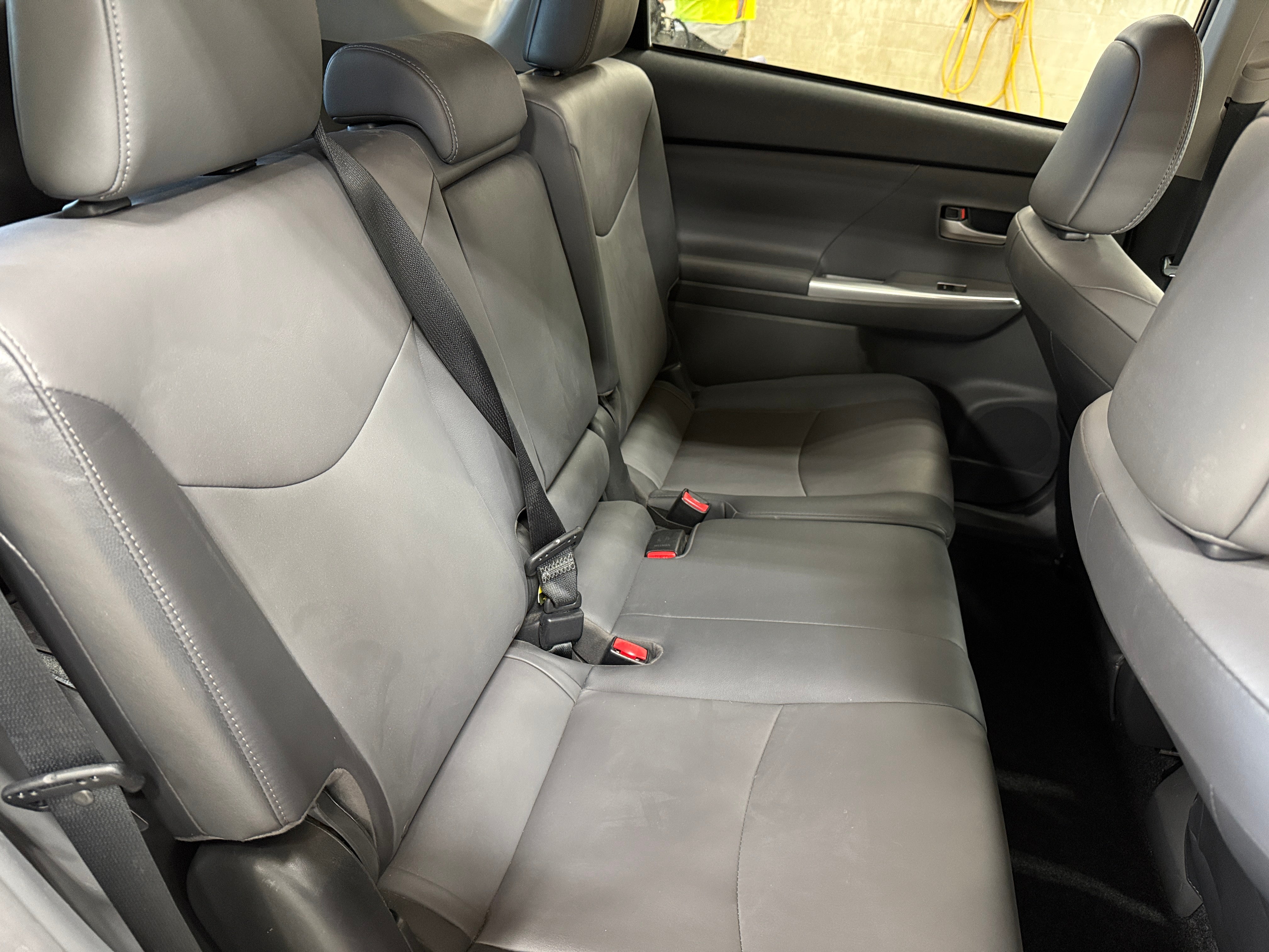 2014 Toyota Prius v Five 6