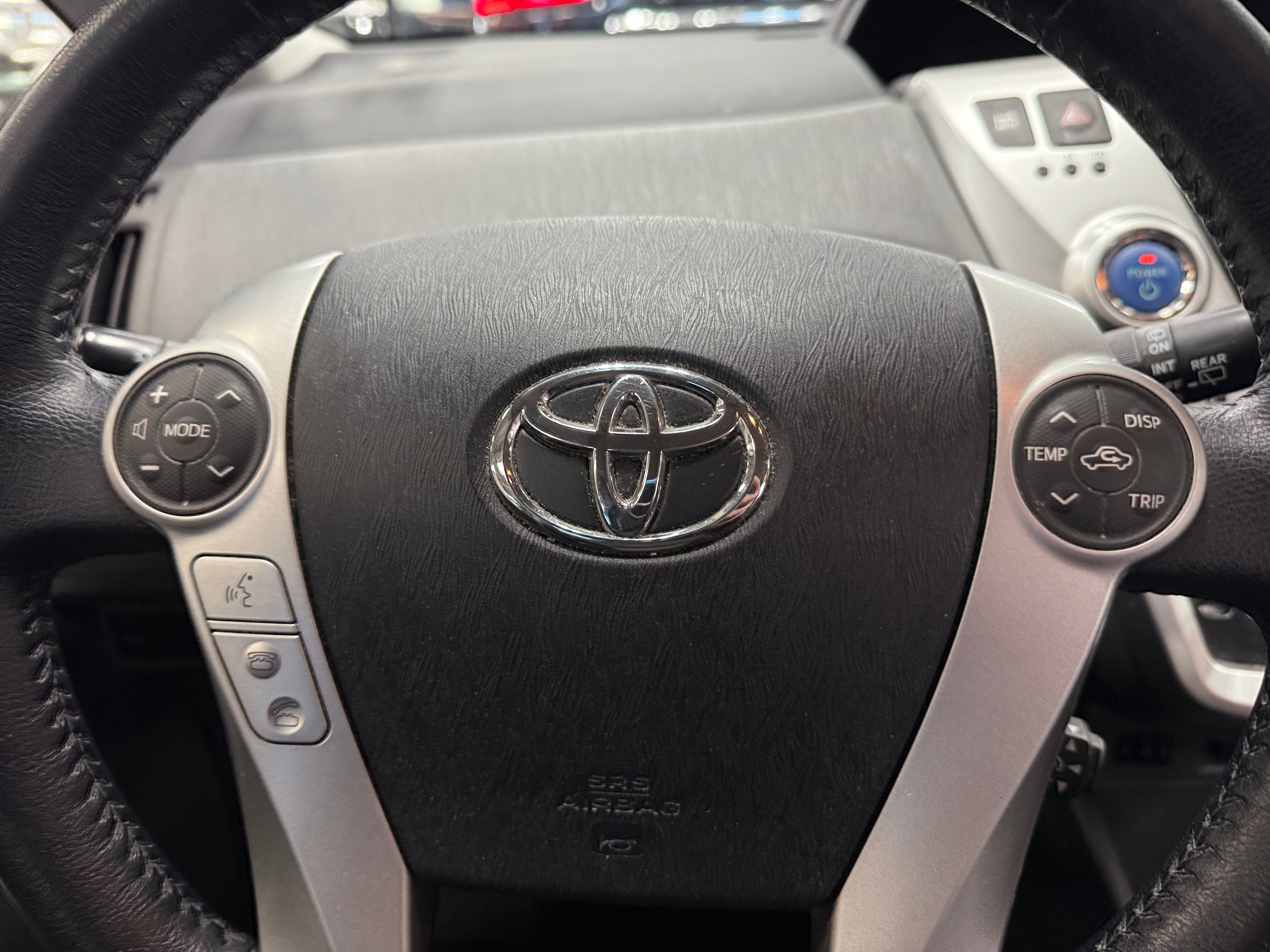 2014 Toyota Prius v Five 5