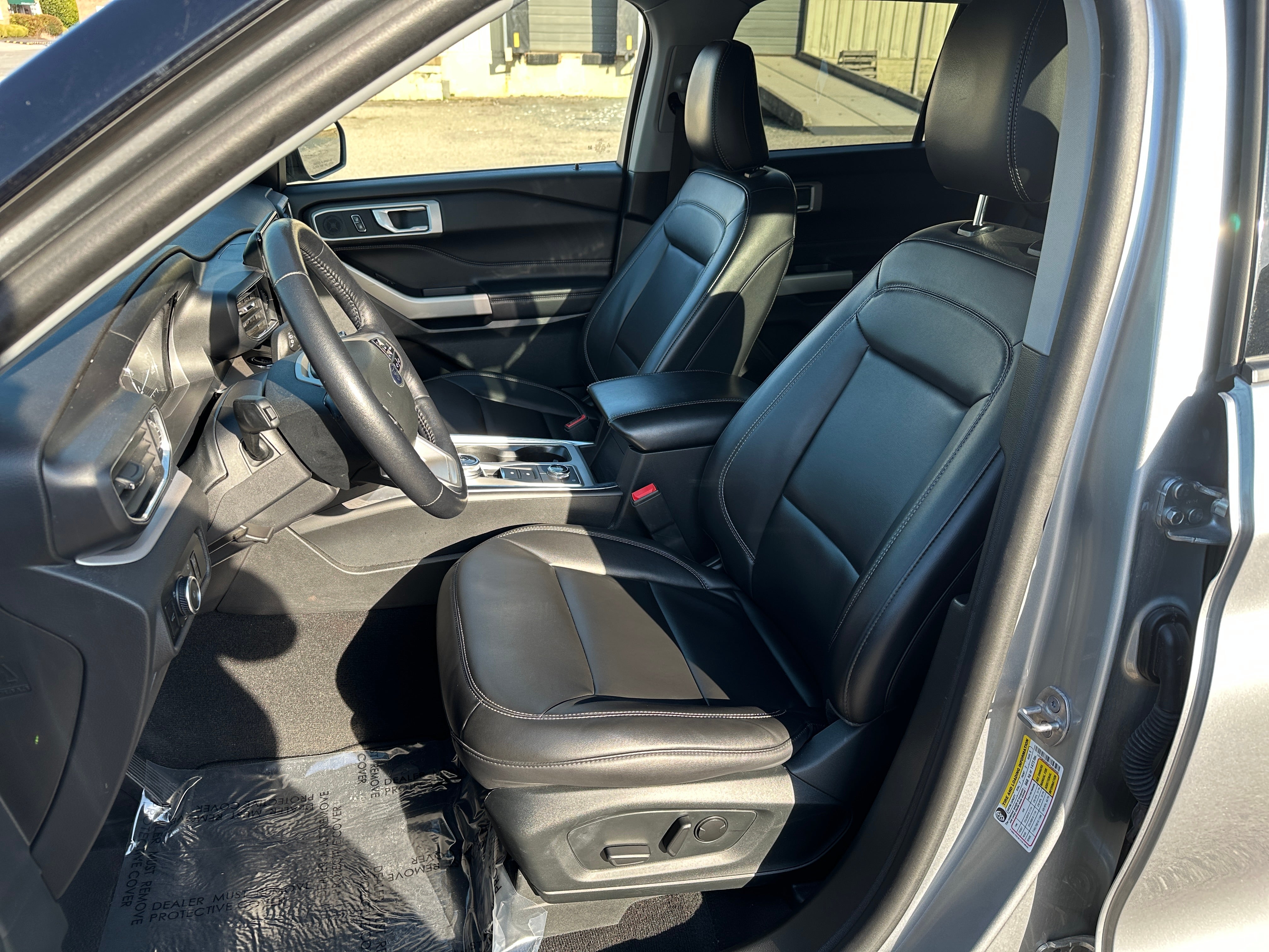 2023 Ford Explorer XLT 2