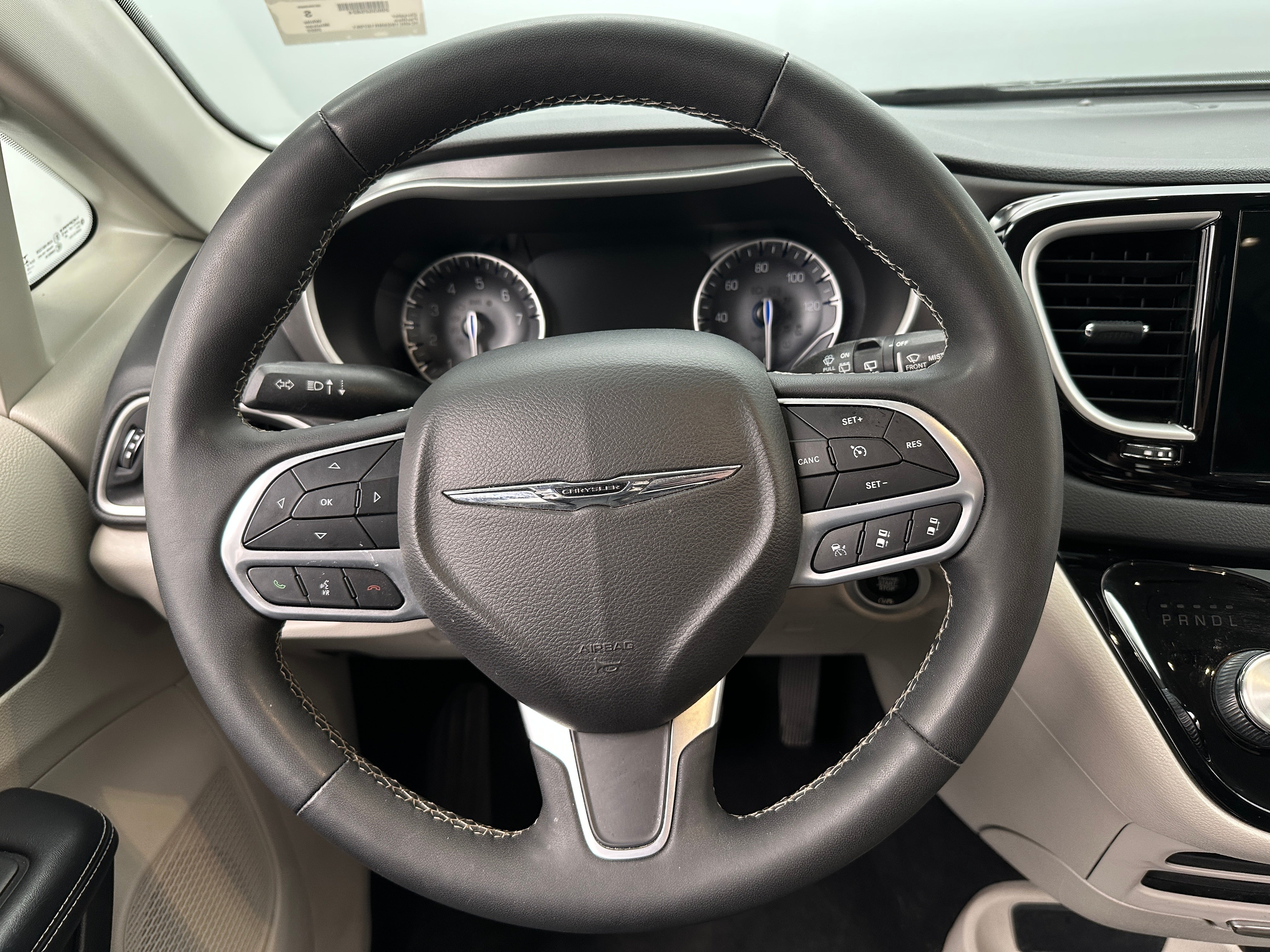 2022 Chrysler Pacifica Touring L 4