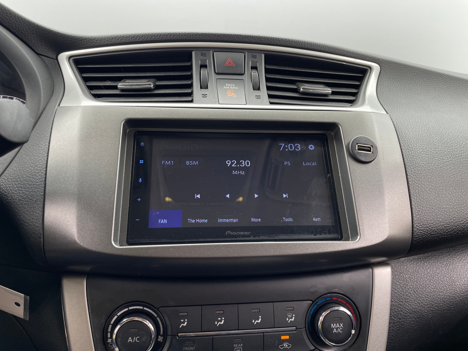 Thumbnail: 2015 Nissan Sentra - 4