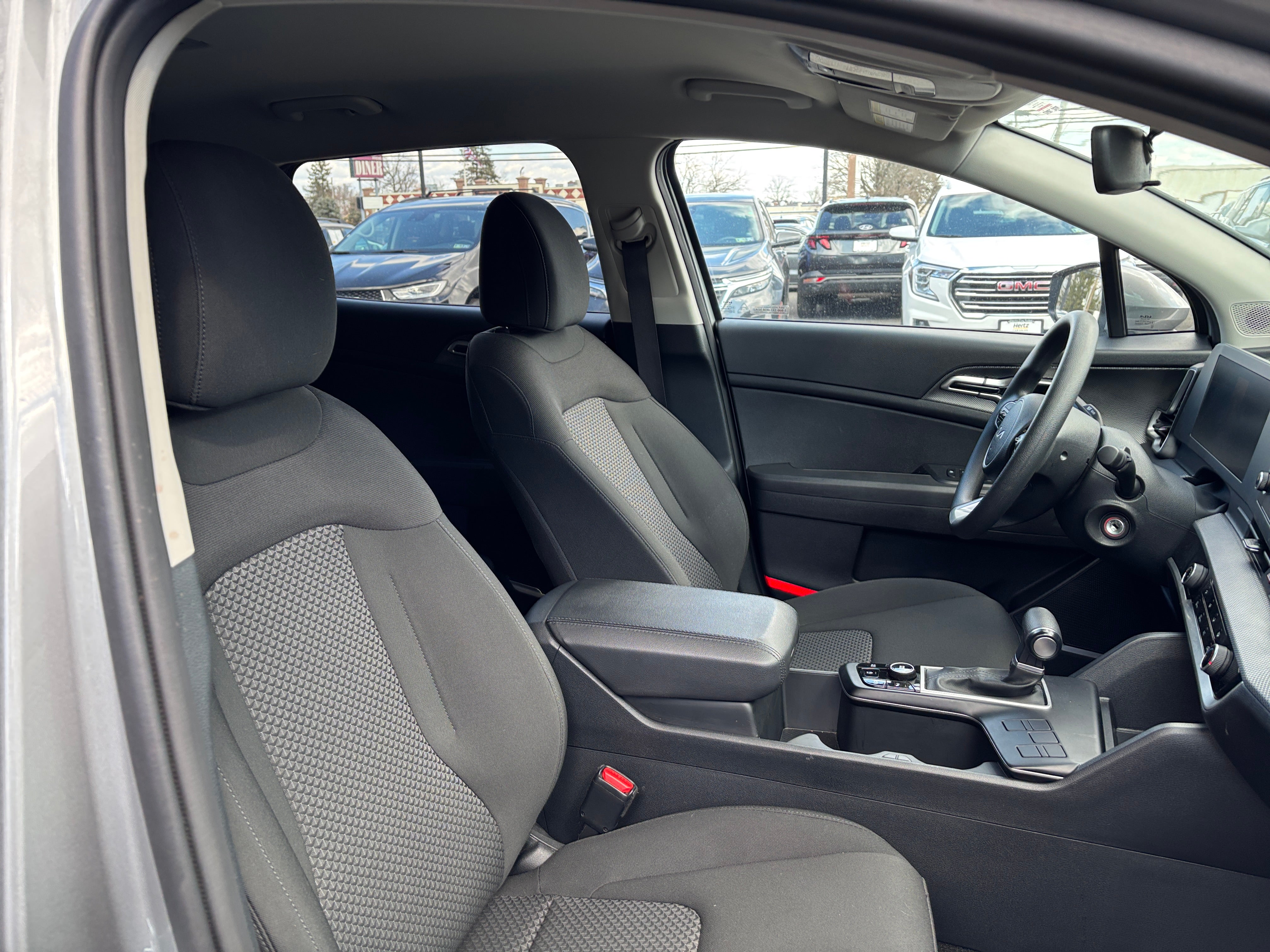 2024 Kia Sportage LX 2