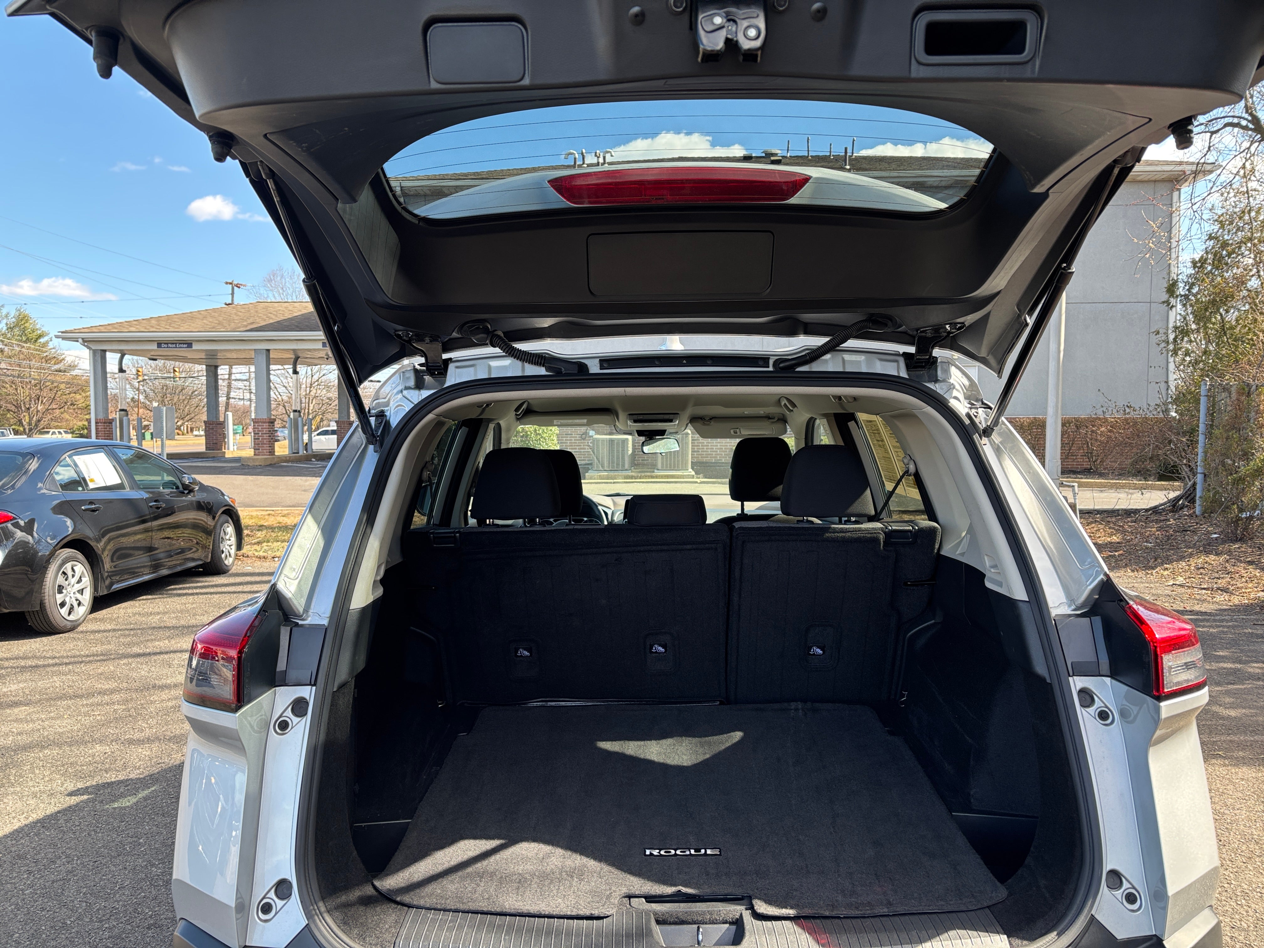 2023 Nissan Rogue SV 6