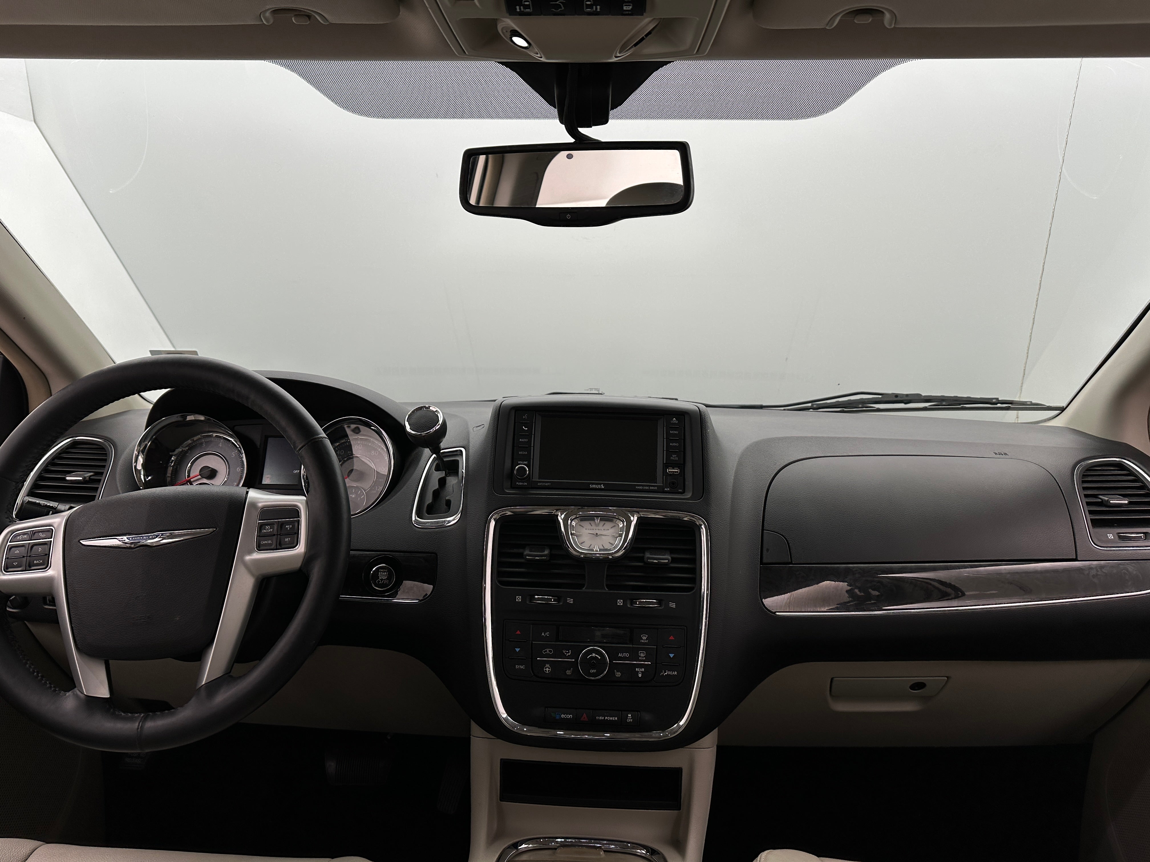 2016 Chrysler Town & Country Touring 2