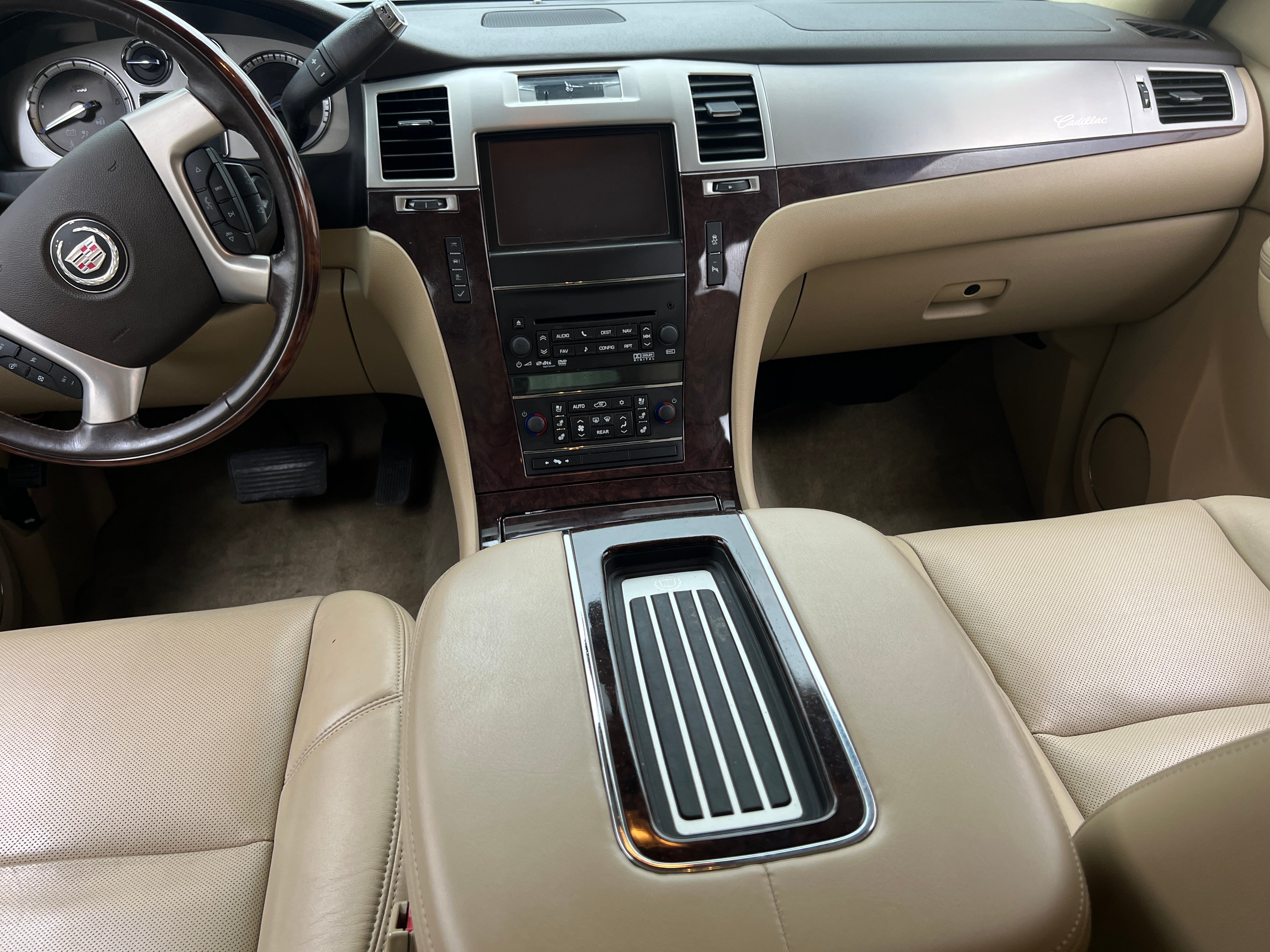 2014 Cadillac Escalade Luxury 2