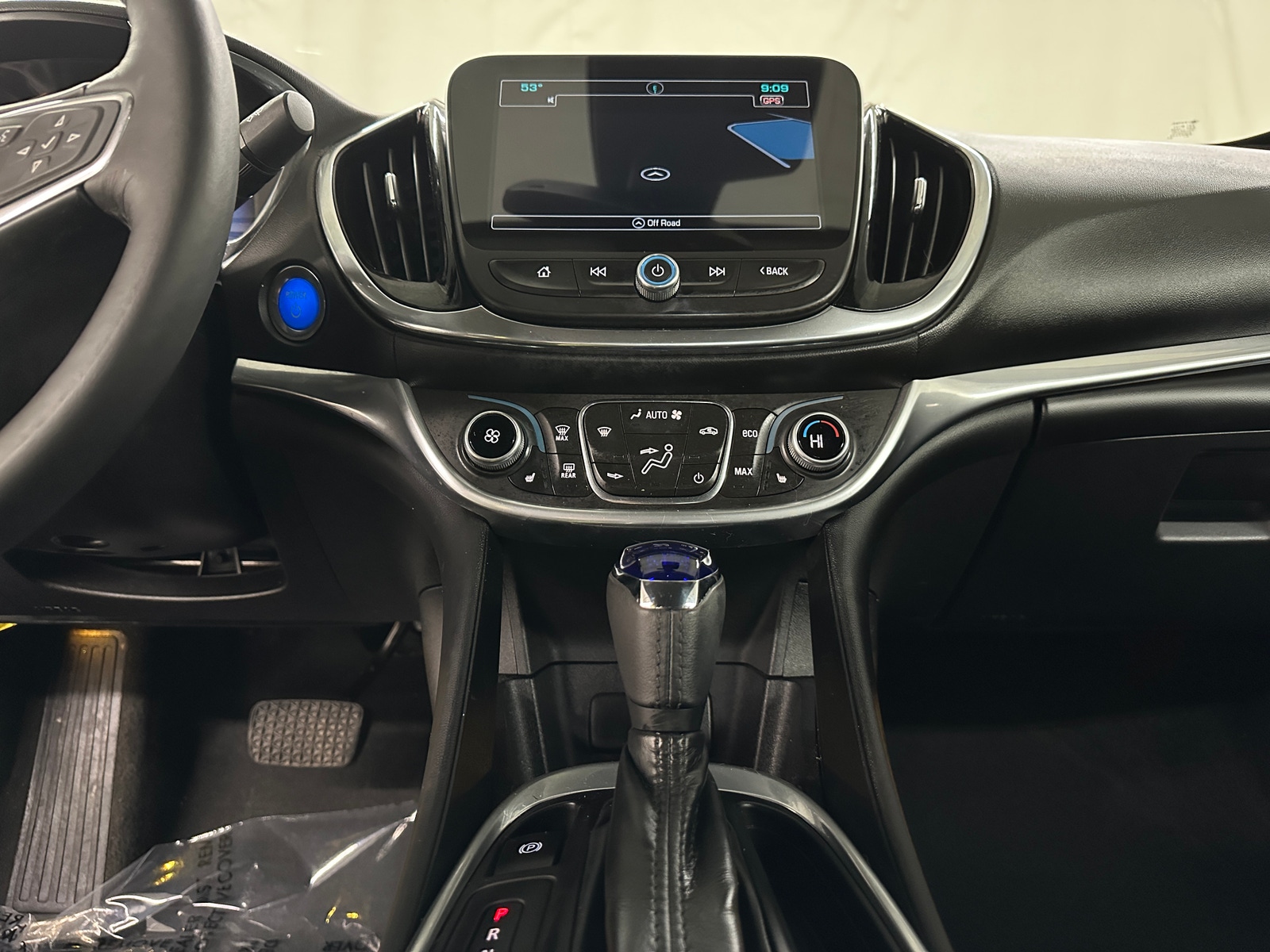 Thumbnail: 2017 Chevrolet Volt - 3