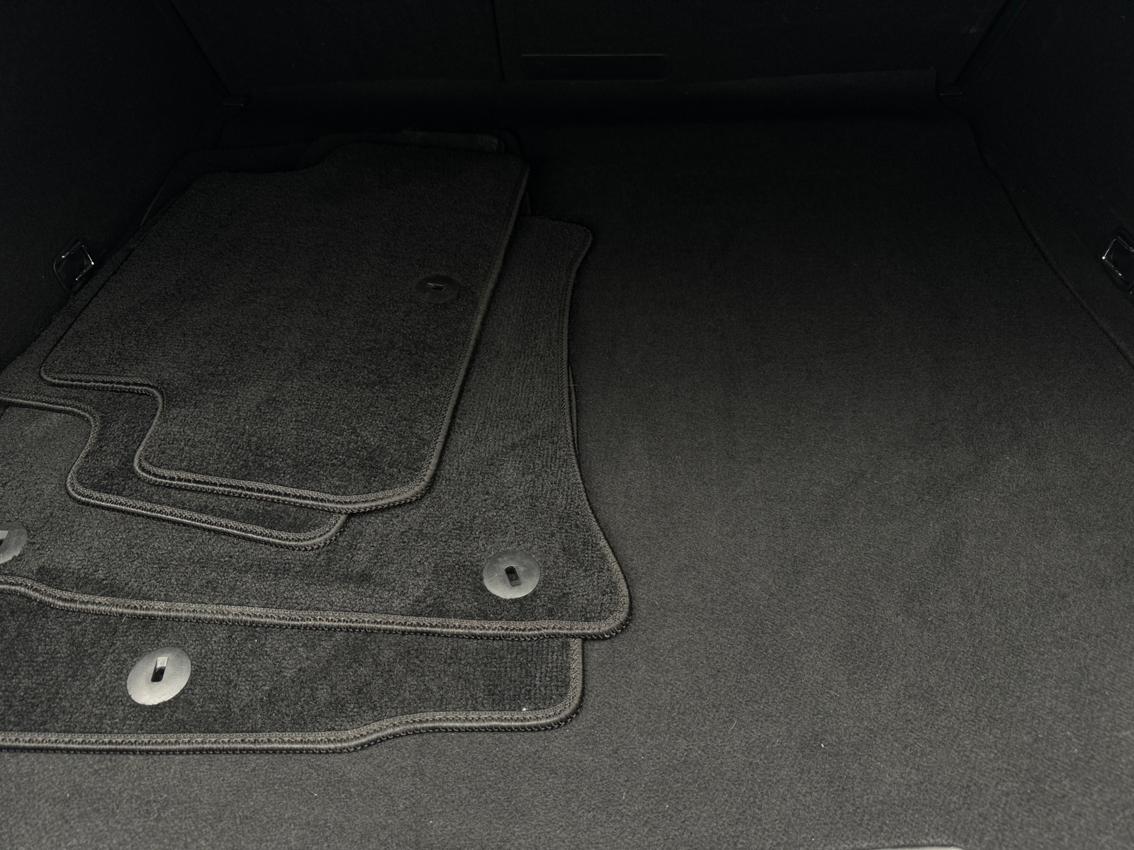 Thumbnail: 2022 Genesis G70 - 6