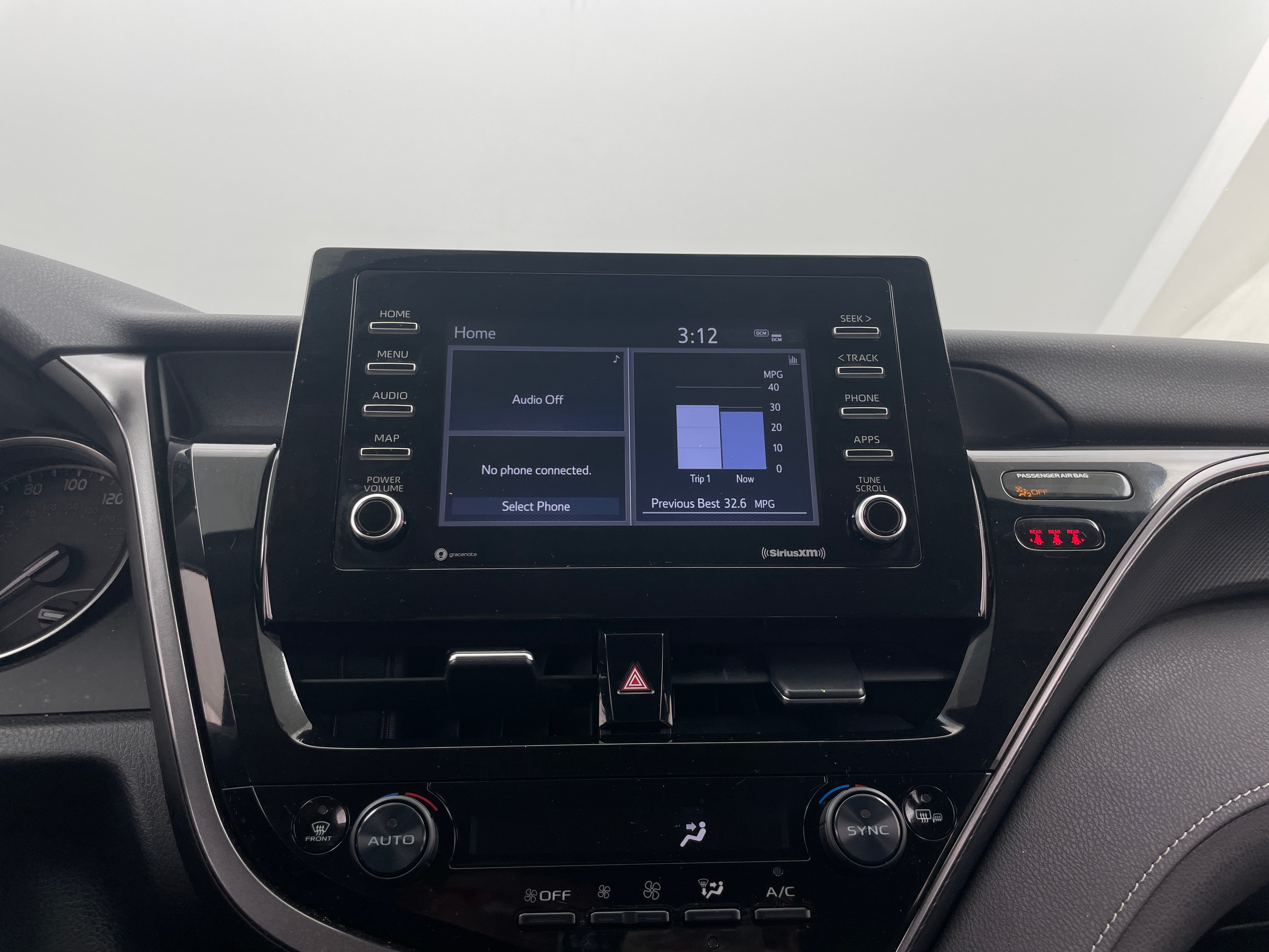 2024 Toyota Camry SE 3