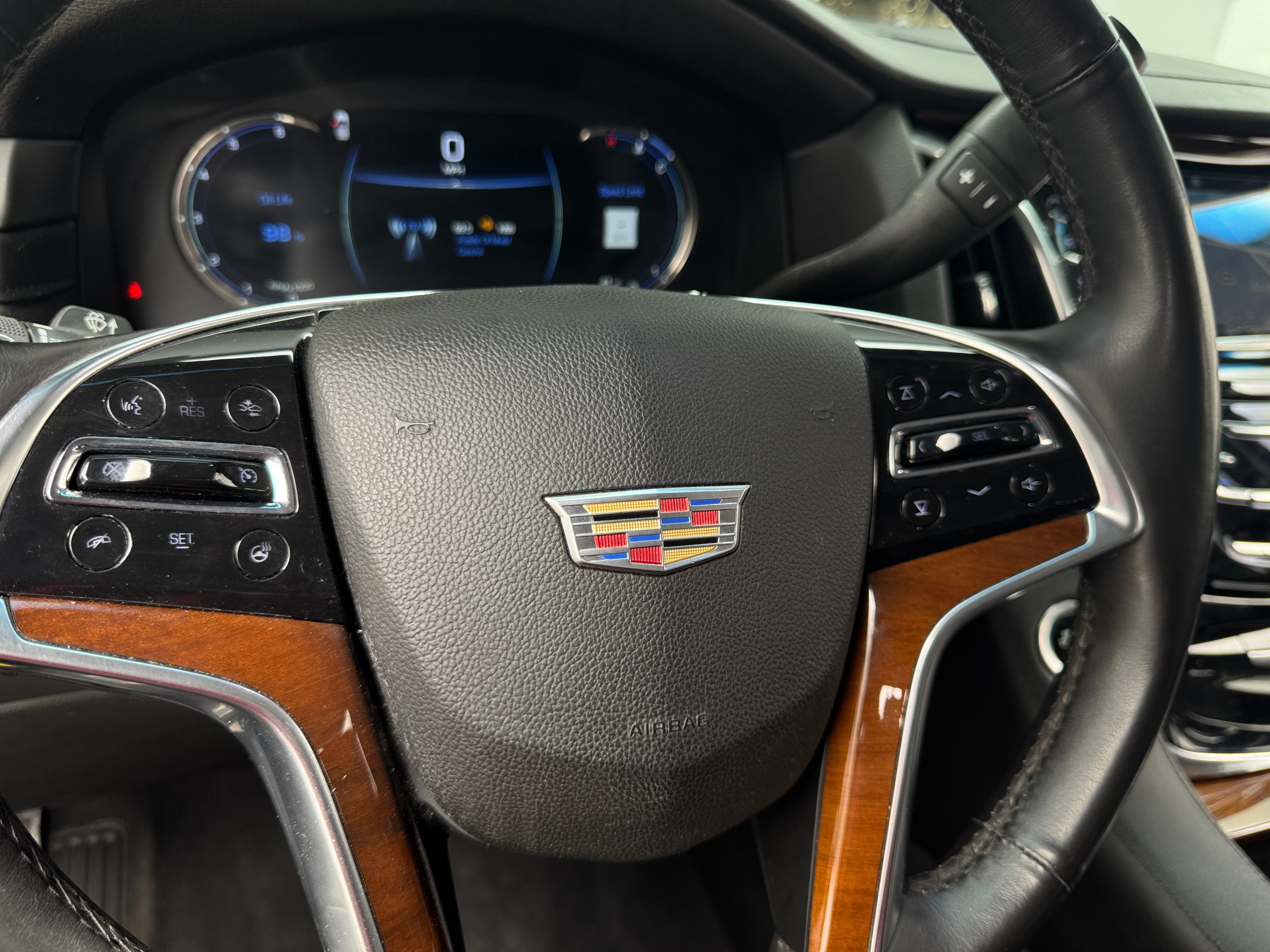 2018 Cadillac Escalade ESV Luxury 4