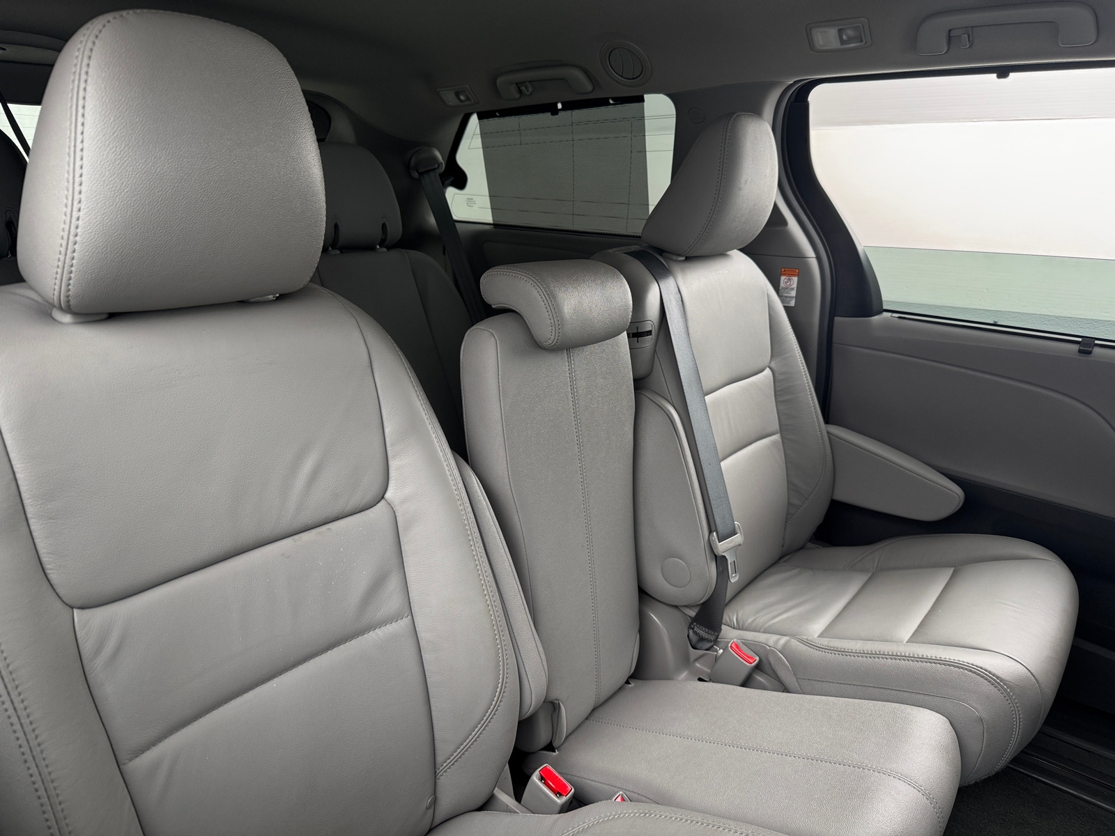 Thumbnail: 2016 Toyota Sienna - 5