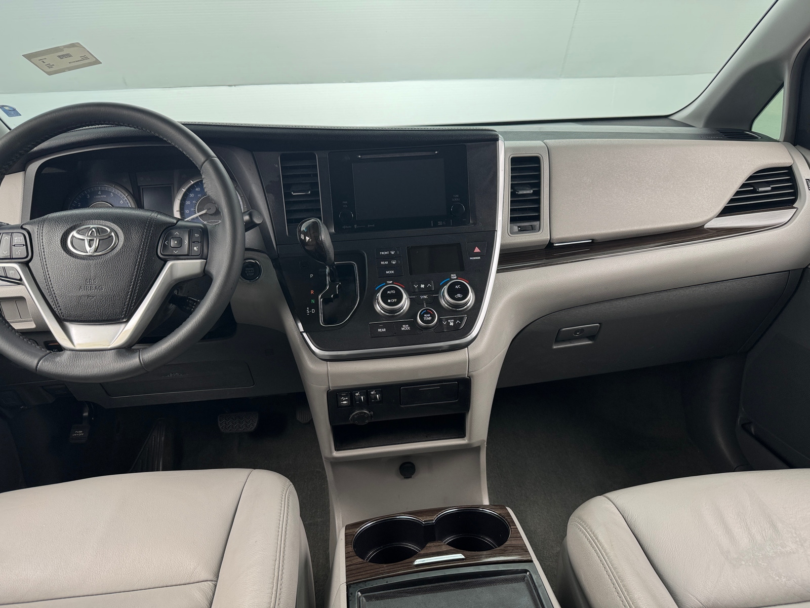 Thumbnail: 2016 Toyota Sienna - 2