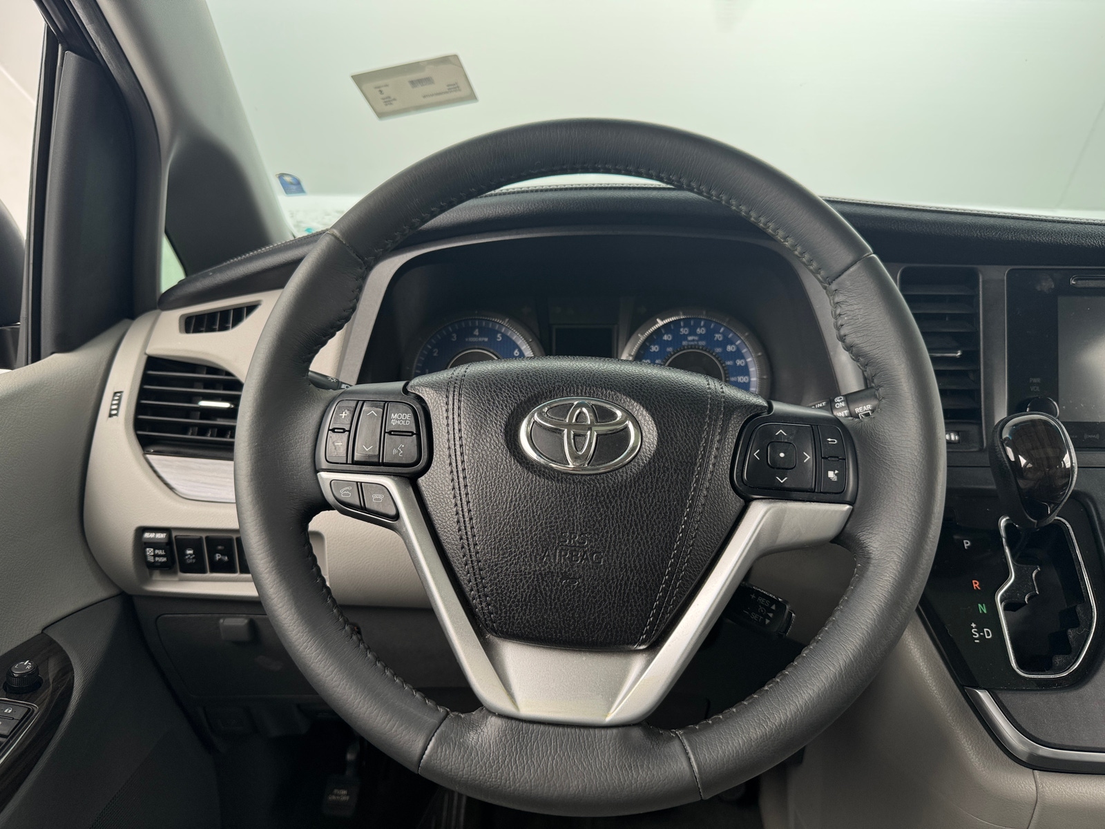 Thumbnail: 2016 Toyota Sienna - 4
