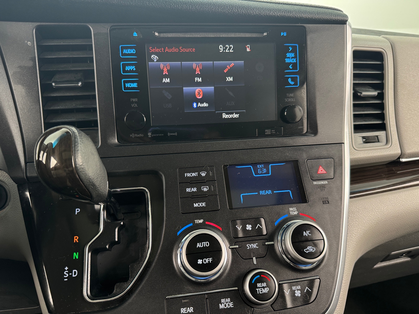 Thumbnail: 2016 Toyota Sienna - 3