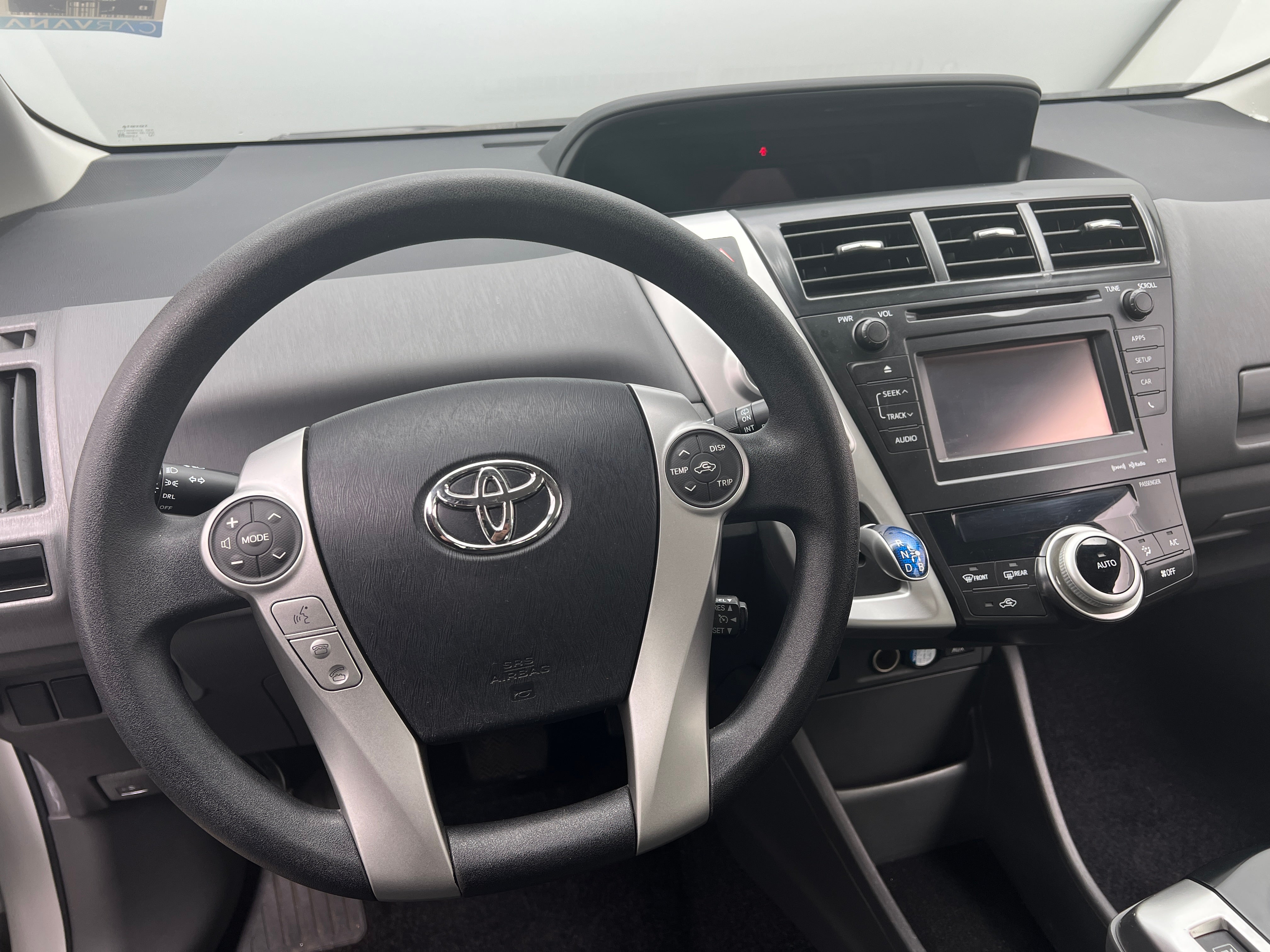 2014 Toyota Prius v Three 5