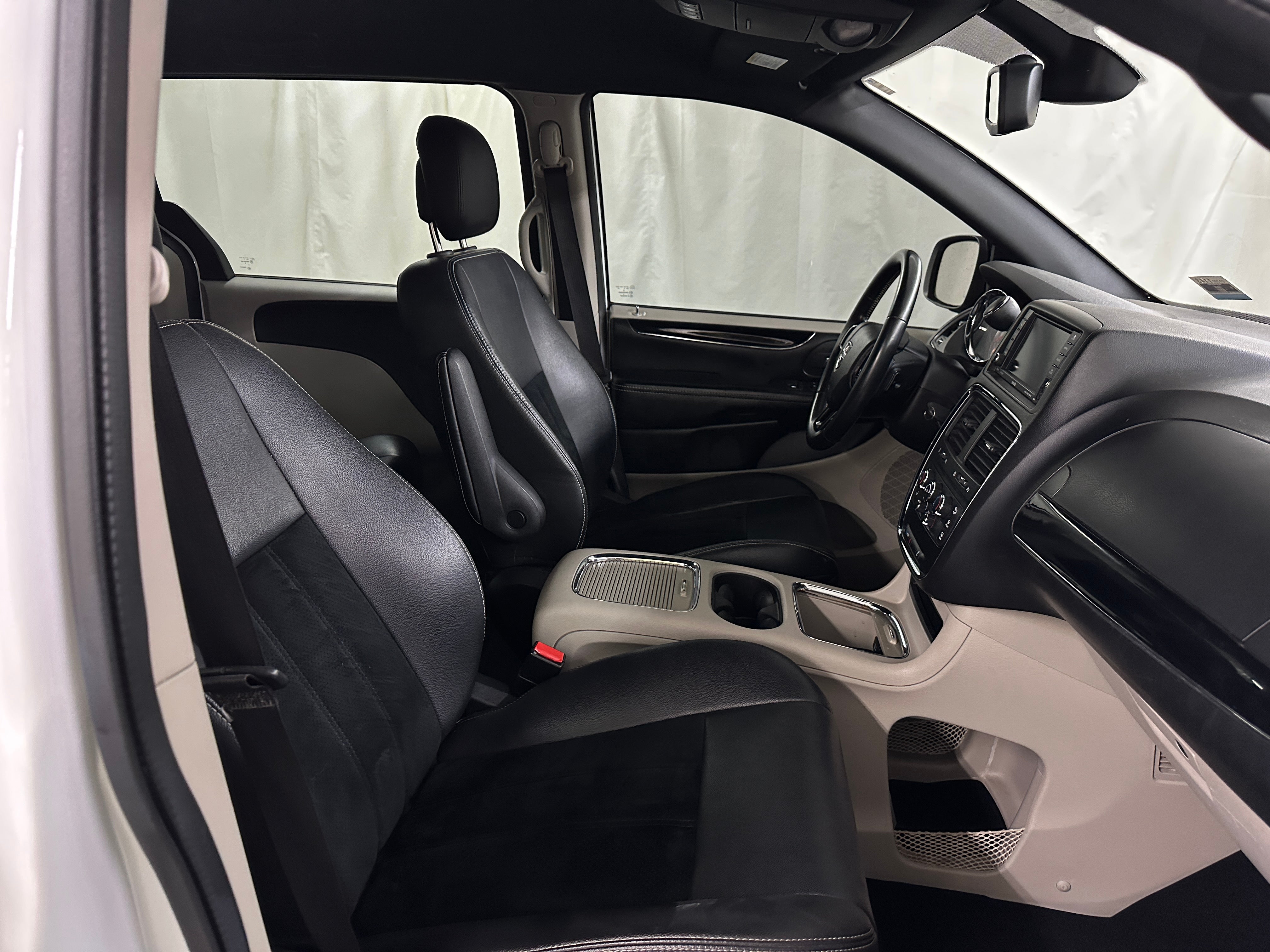 2018 Dodge Grand Caravan SXT 2