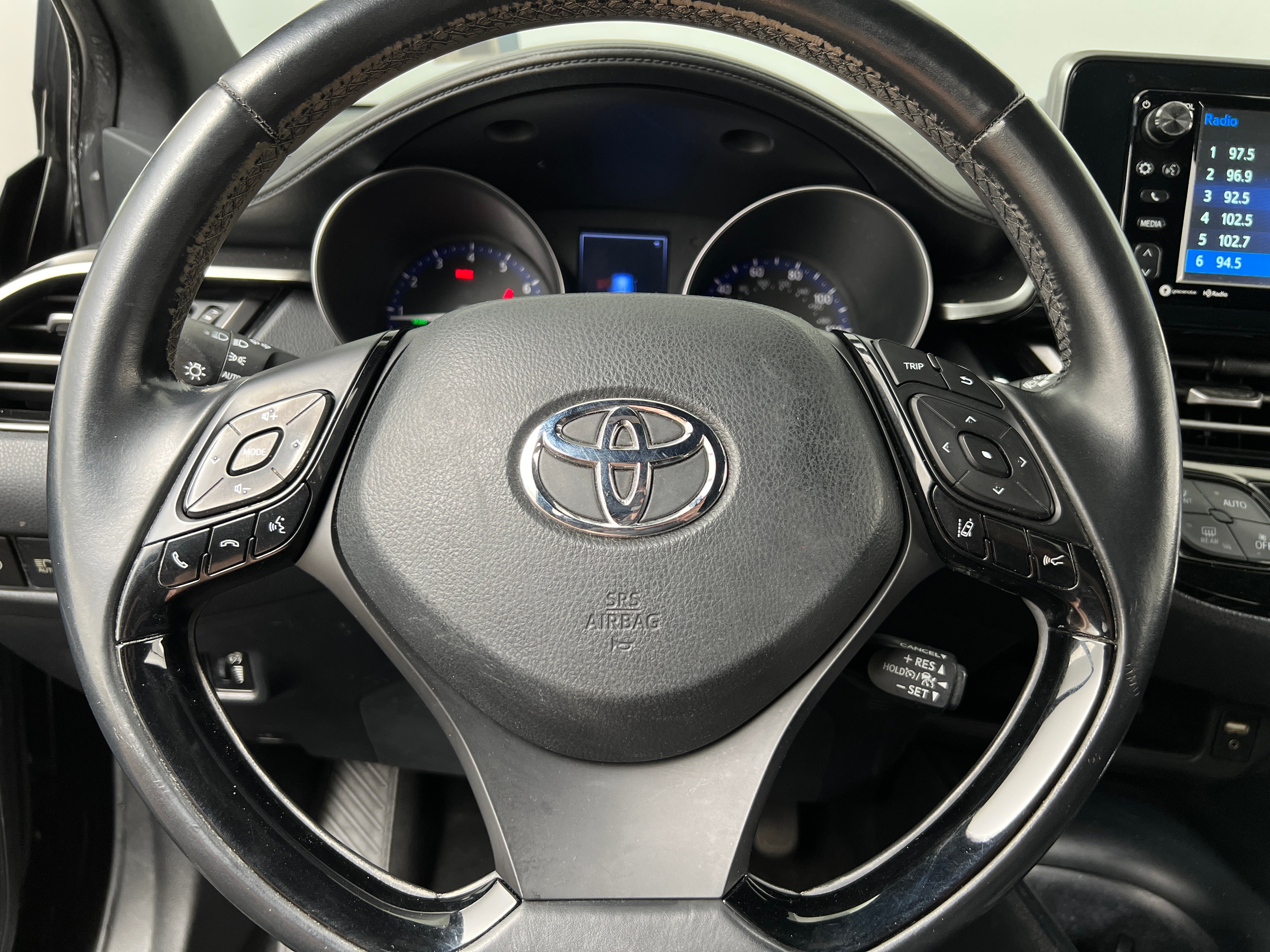 2018 Toyota C-HR XLE 5