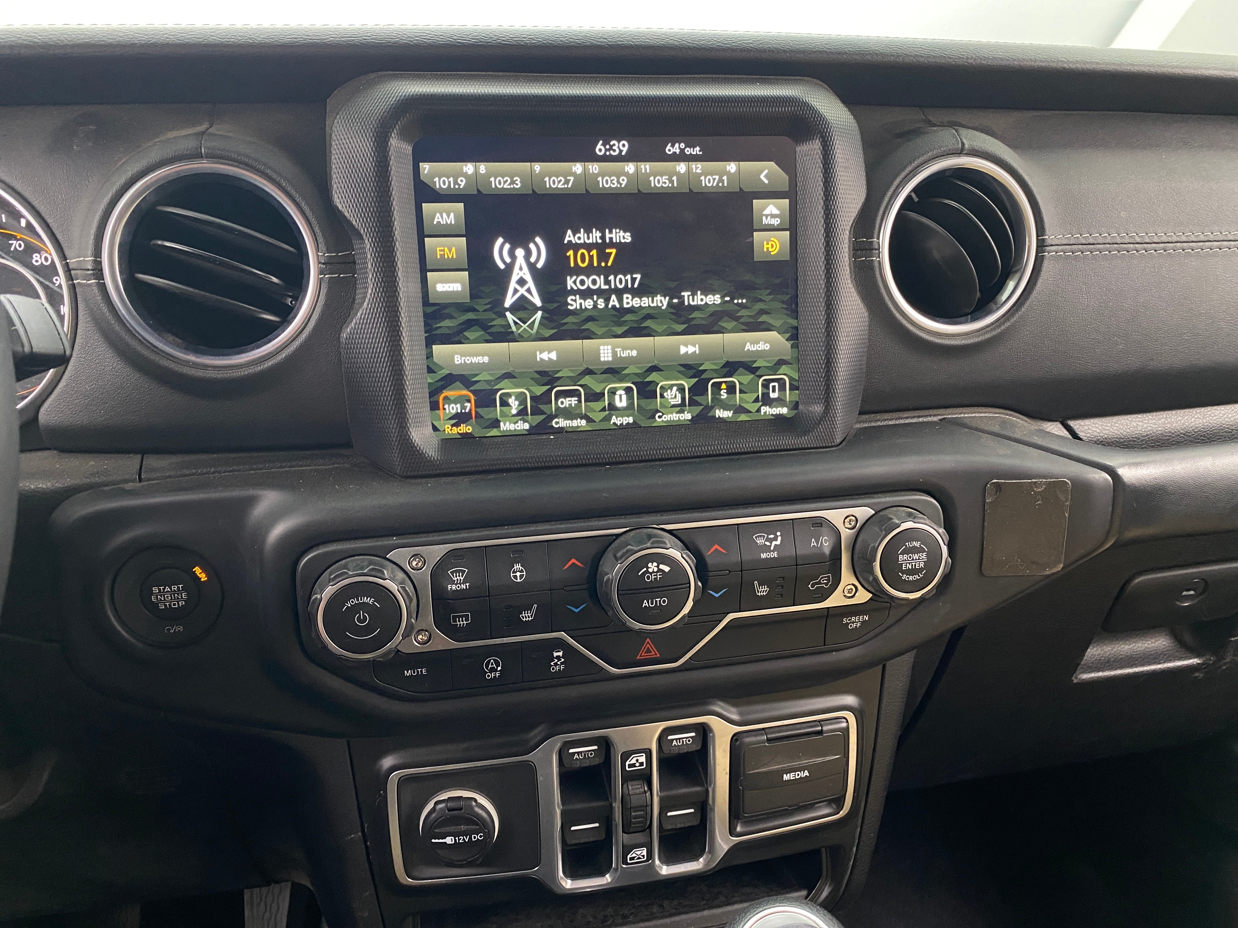 2018 Jeep Wrangler Unlimited Sahara 3