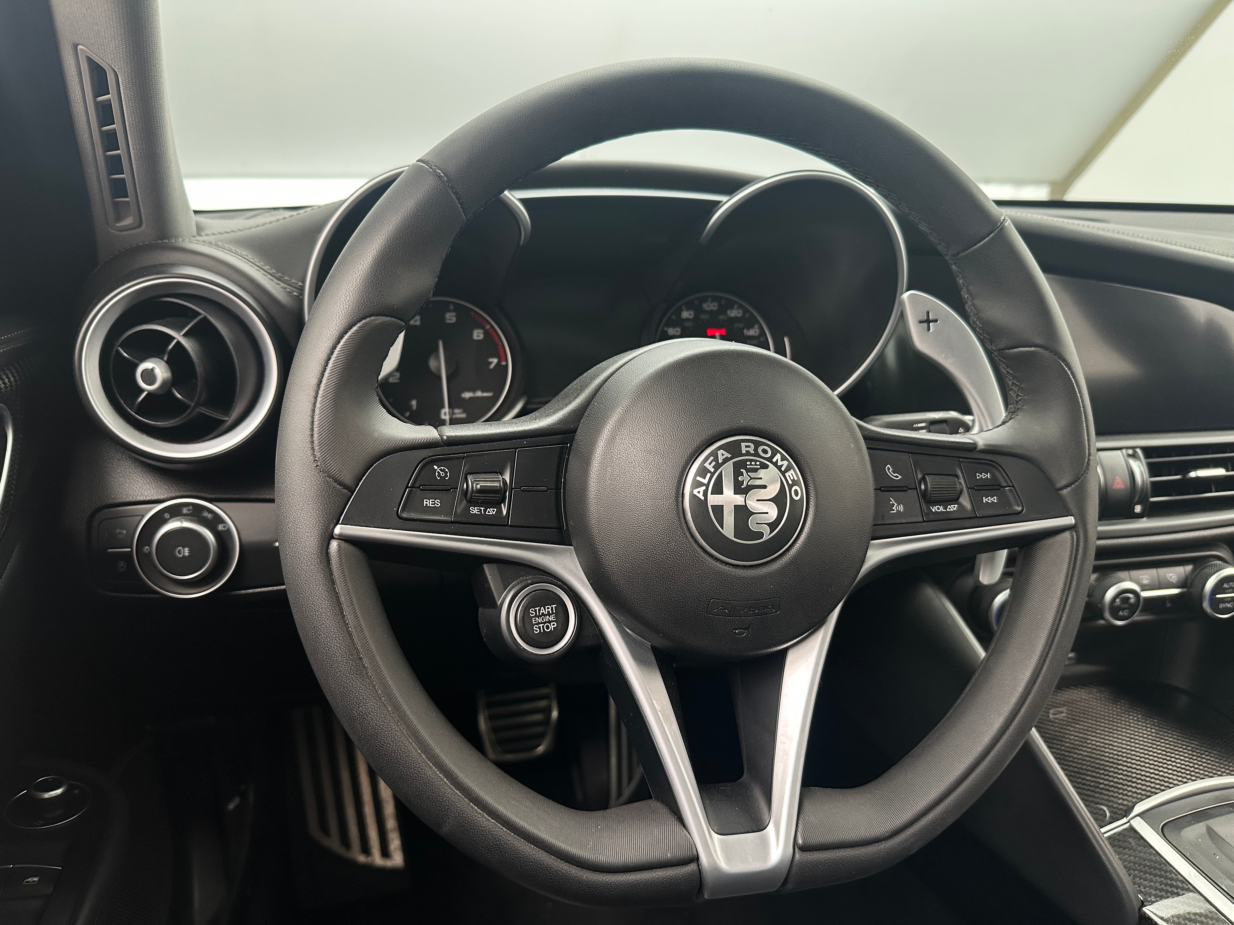 2019 Alfa Romeo Giulia Sport 4