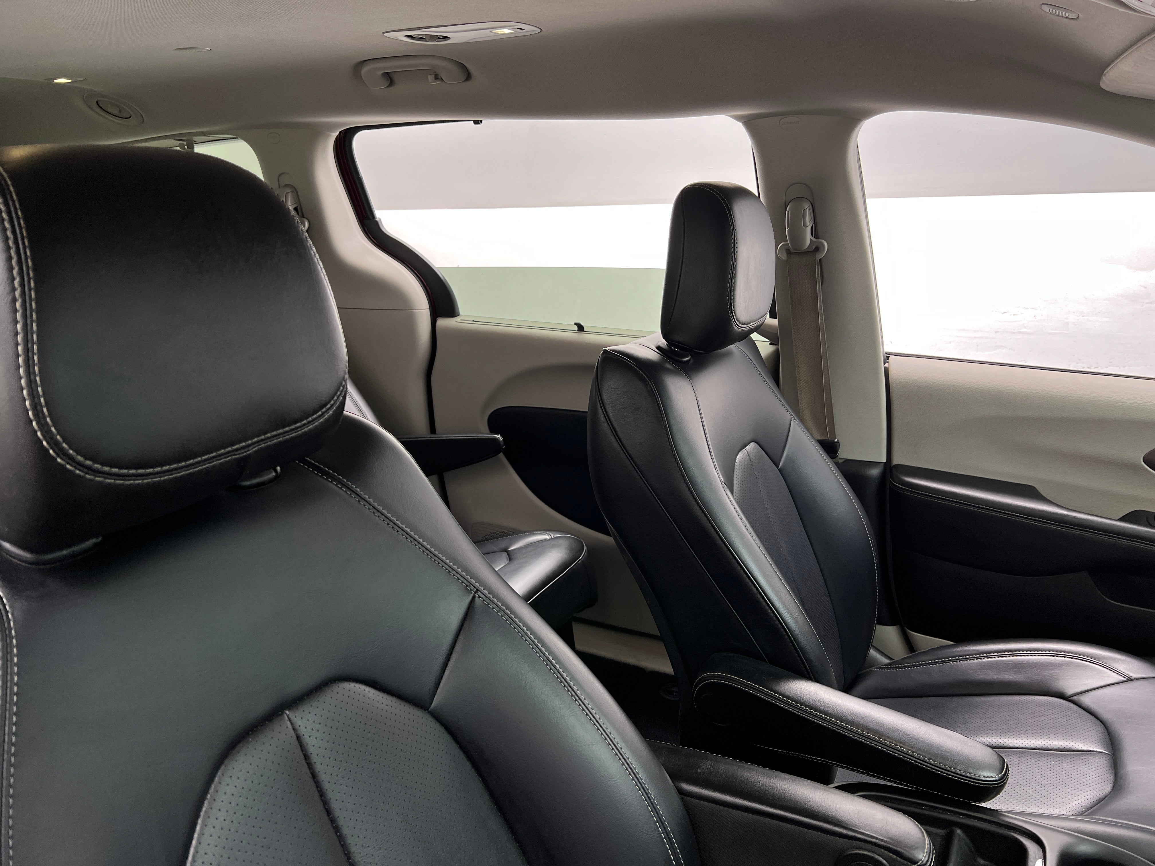 2021 Chrysler Voyager LXi 2