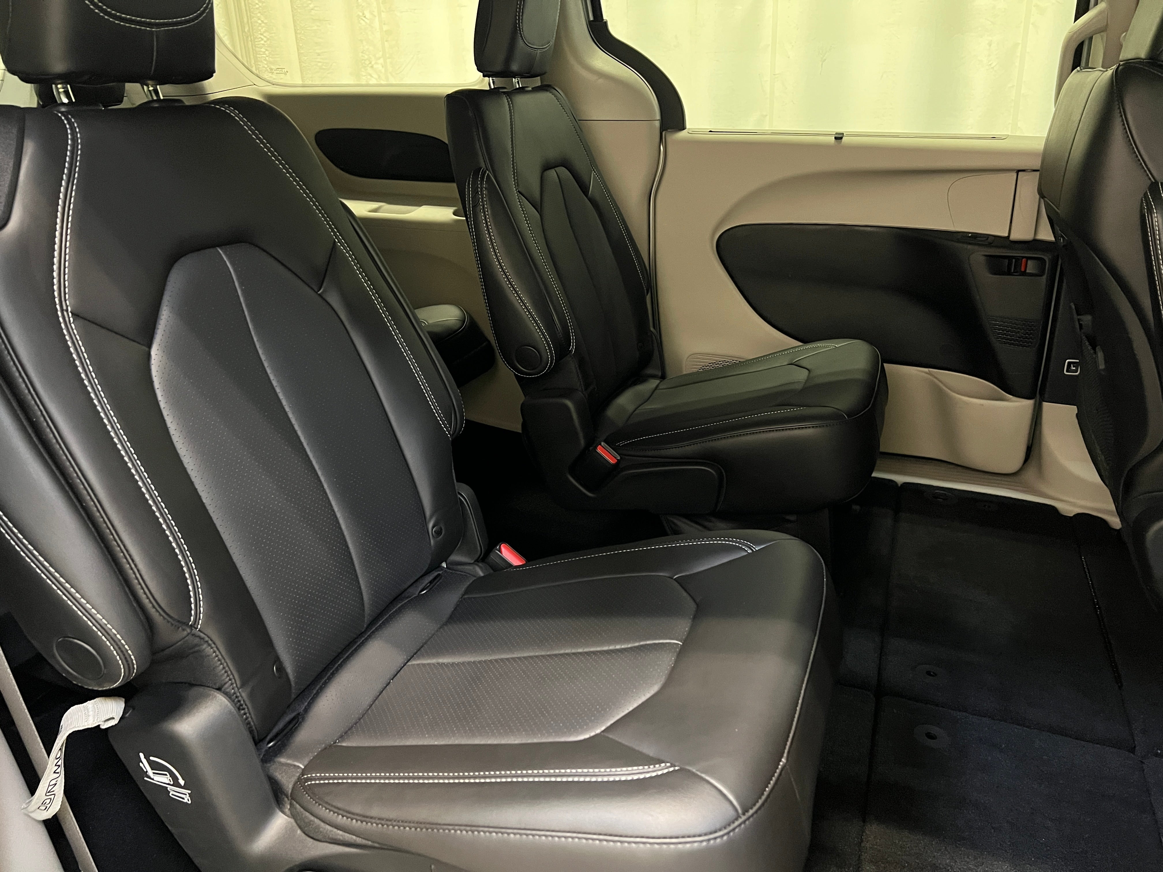 2023 Chrysler Pacifica Touring L 5